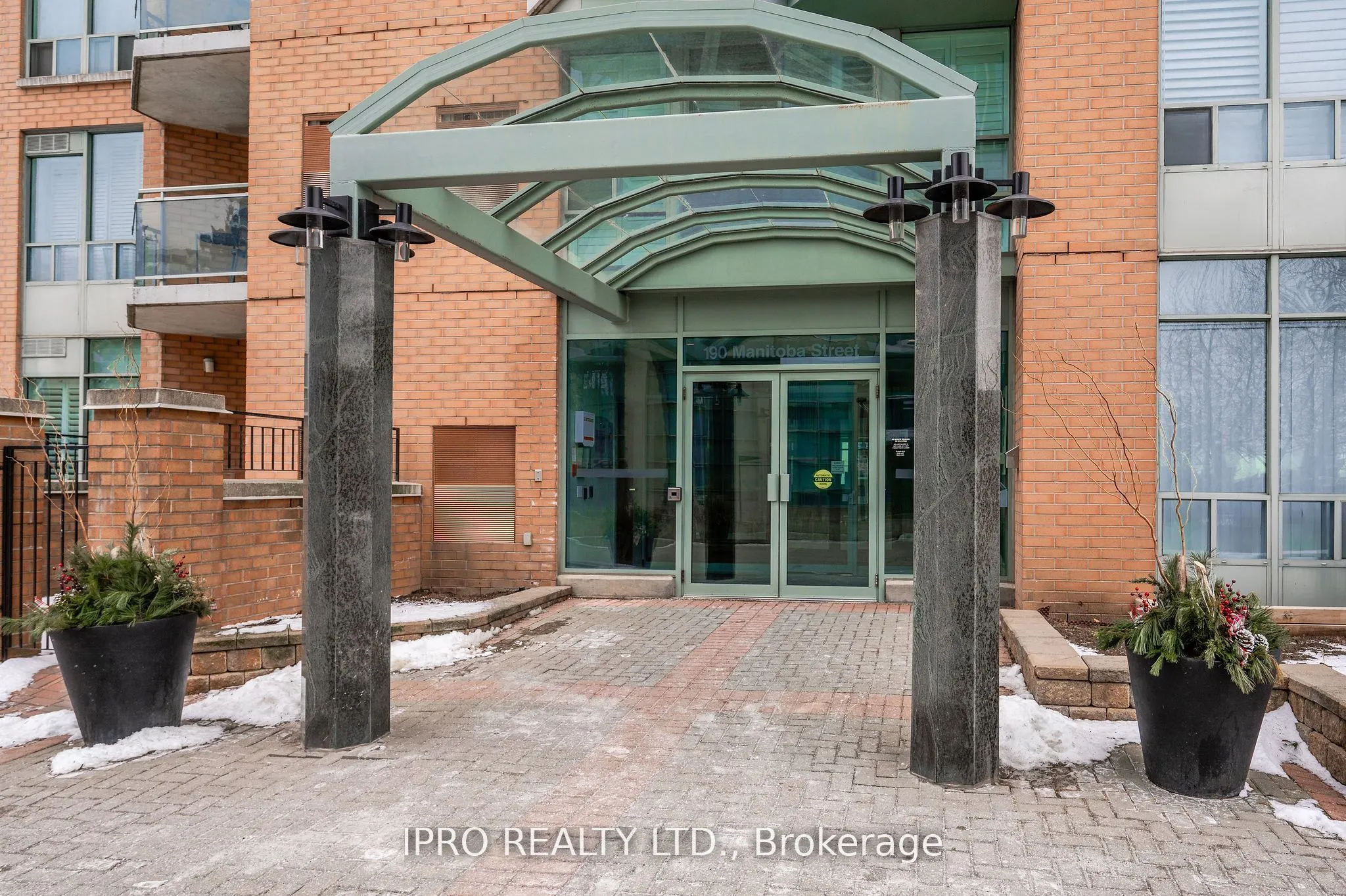 190 Manitoba Street, #605