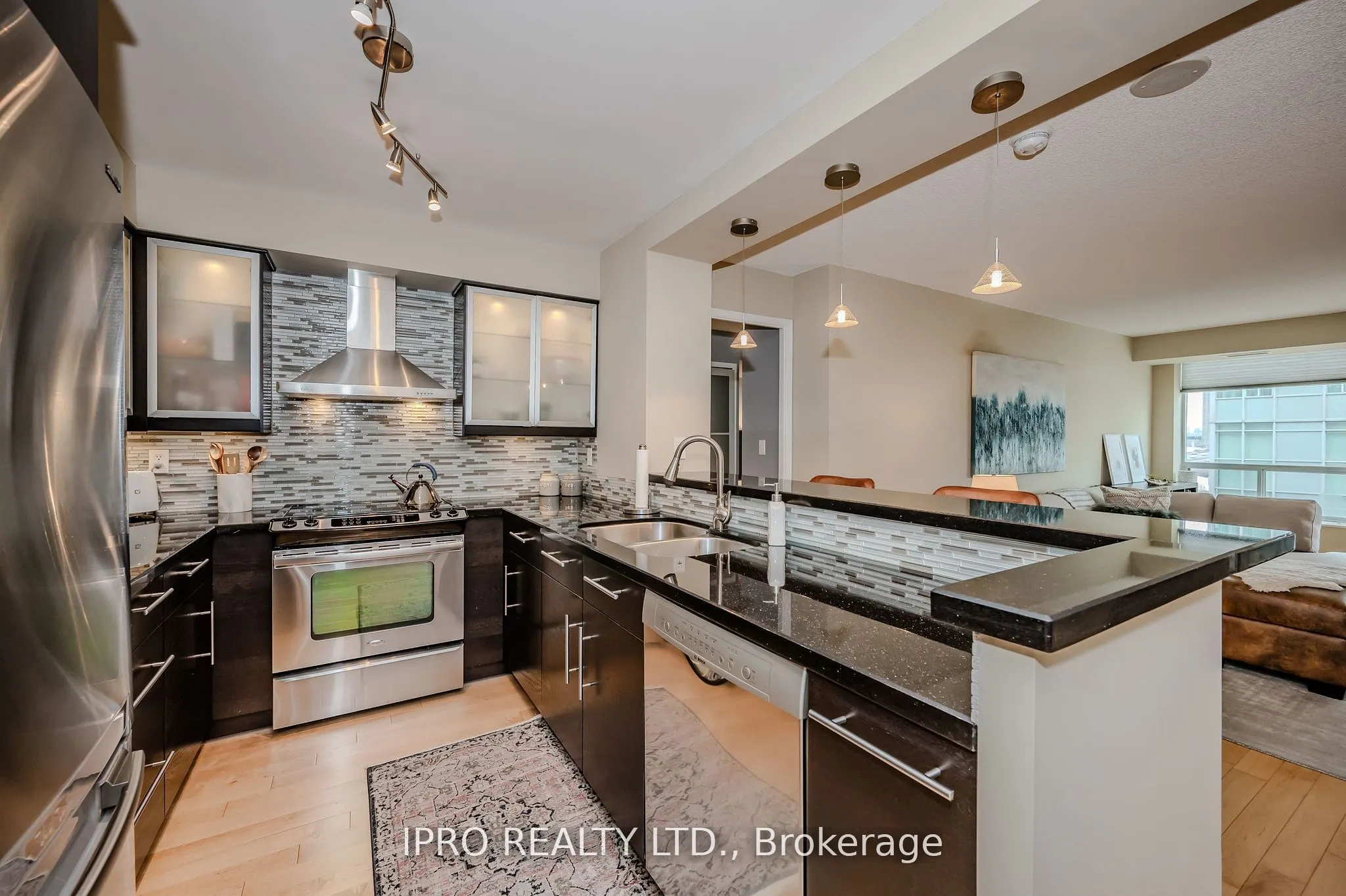 190 Manitoba Street, #605
