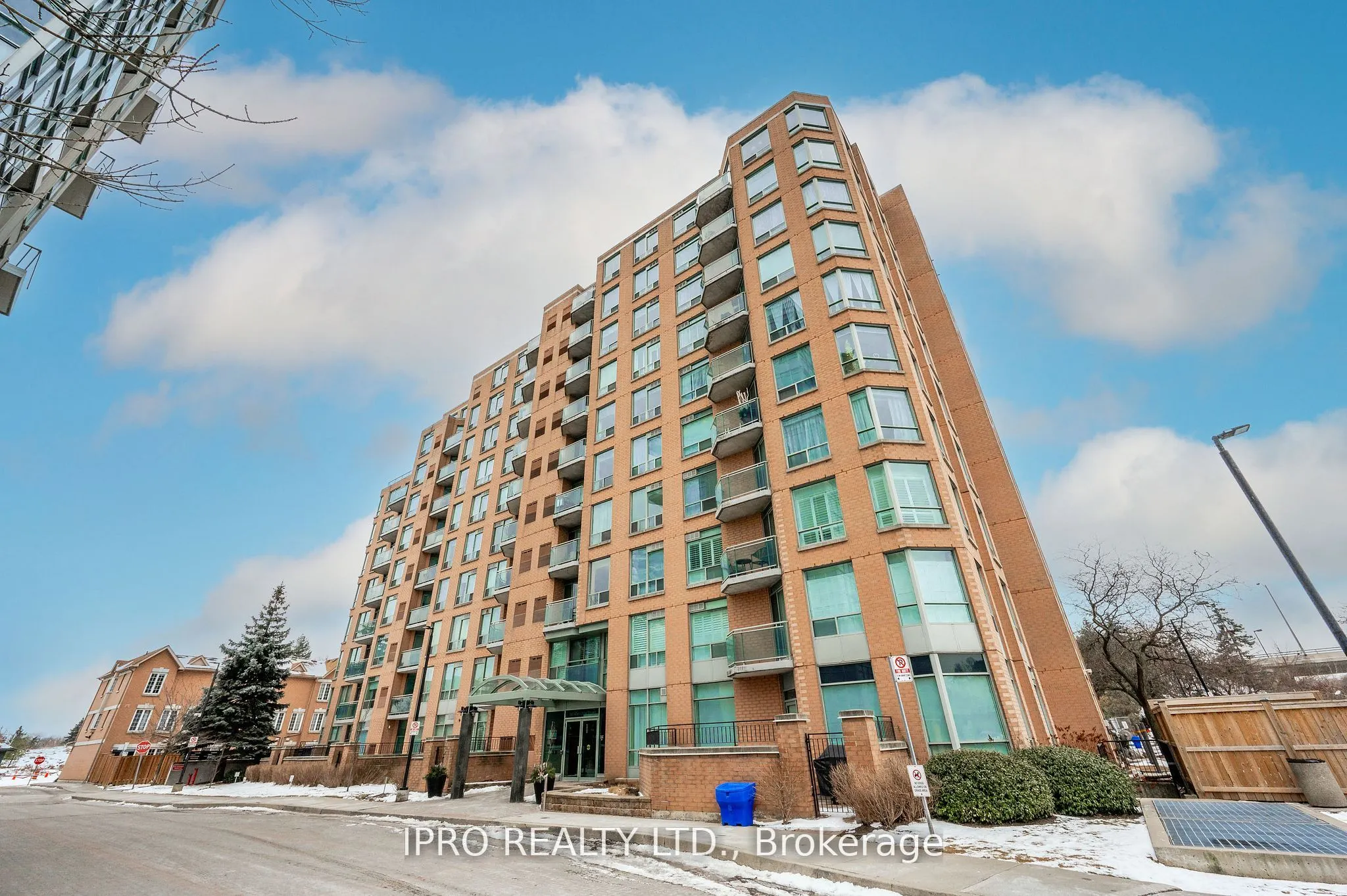 190 Manitoba Street, #605