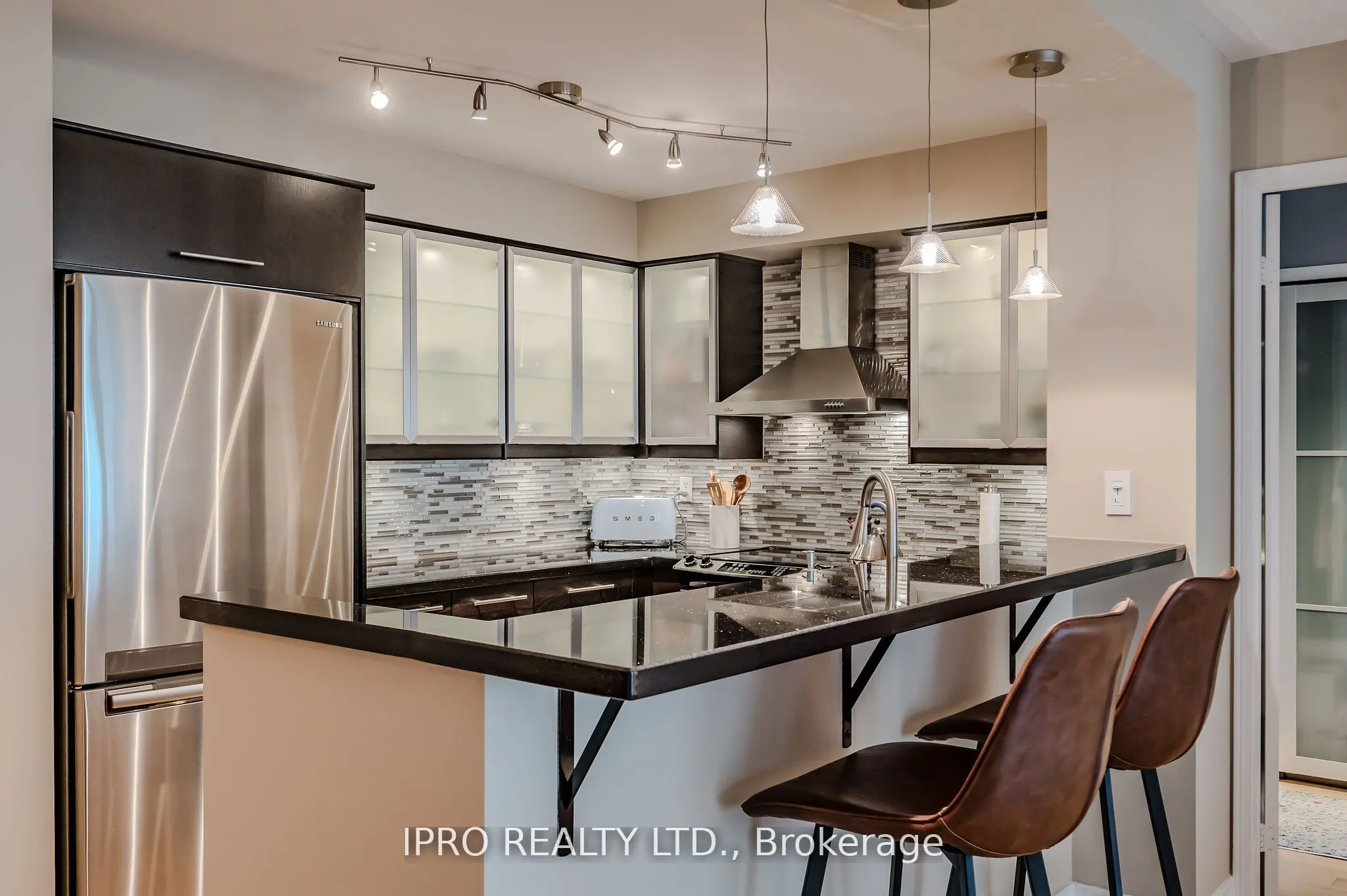190 Manitoba Street, #605