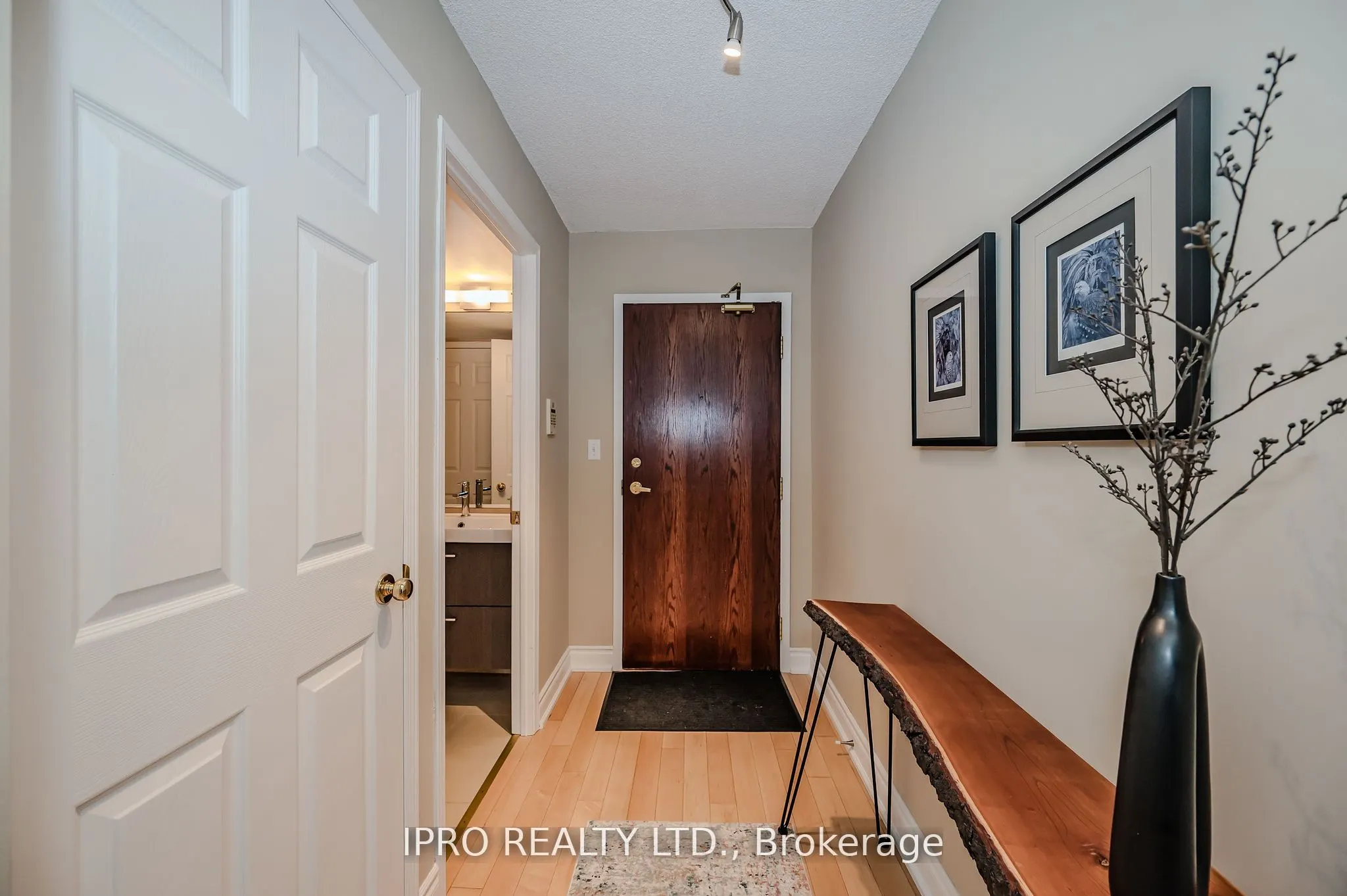 190 Manitoba Street, #605