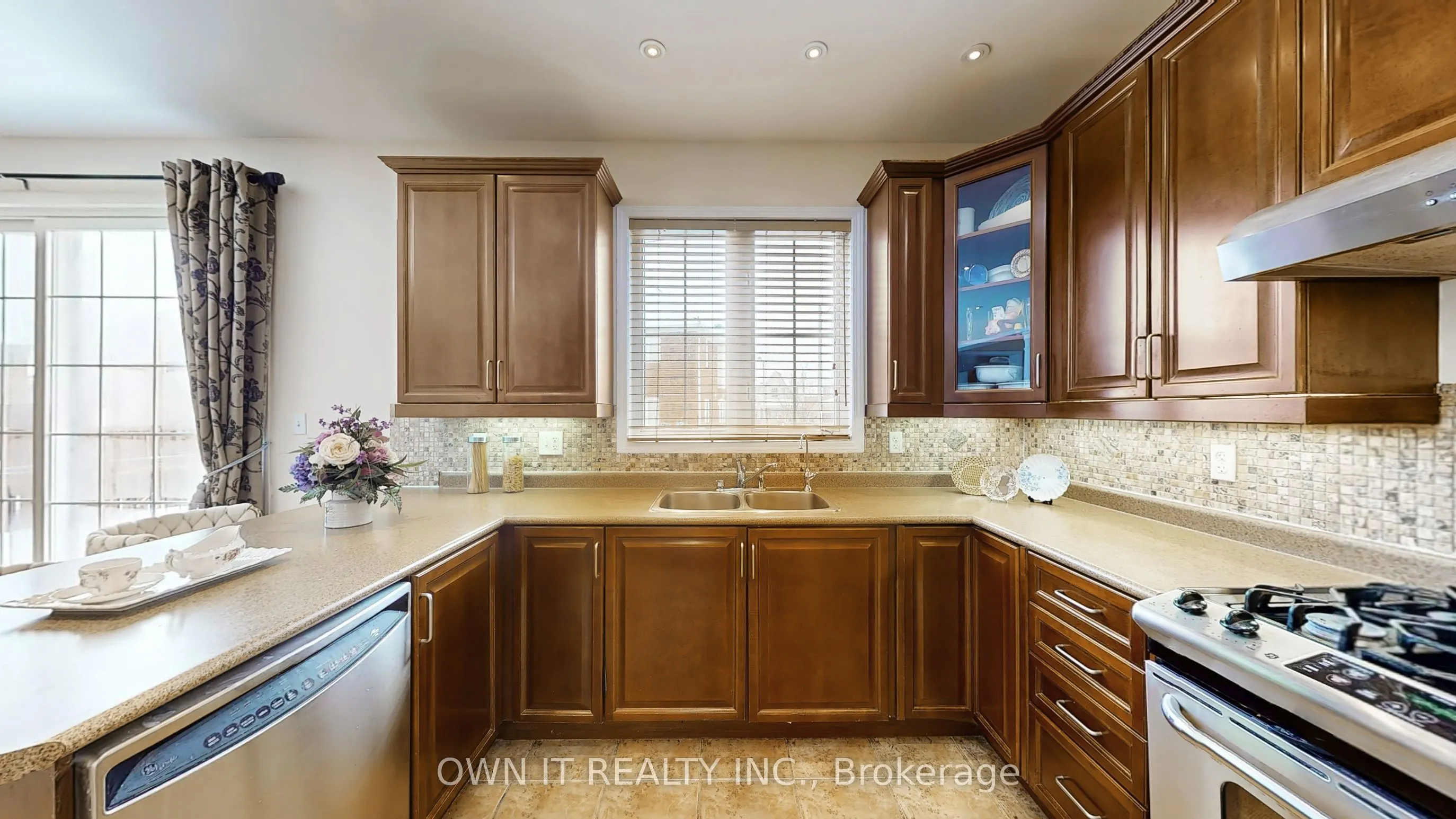 14 Alboreto Way
