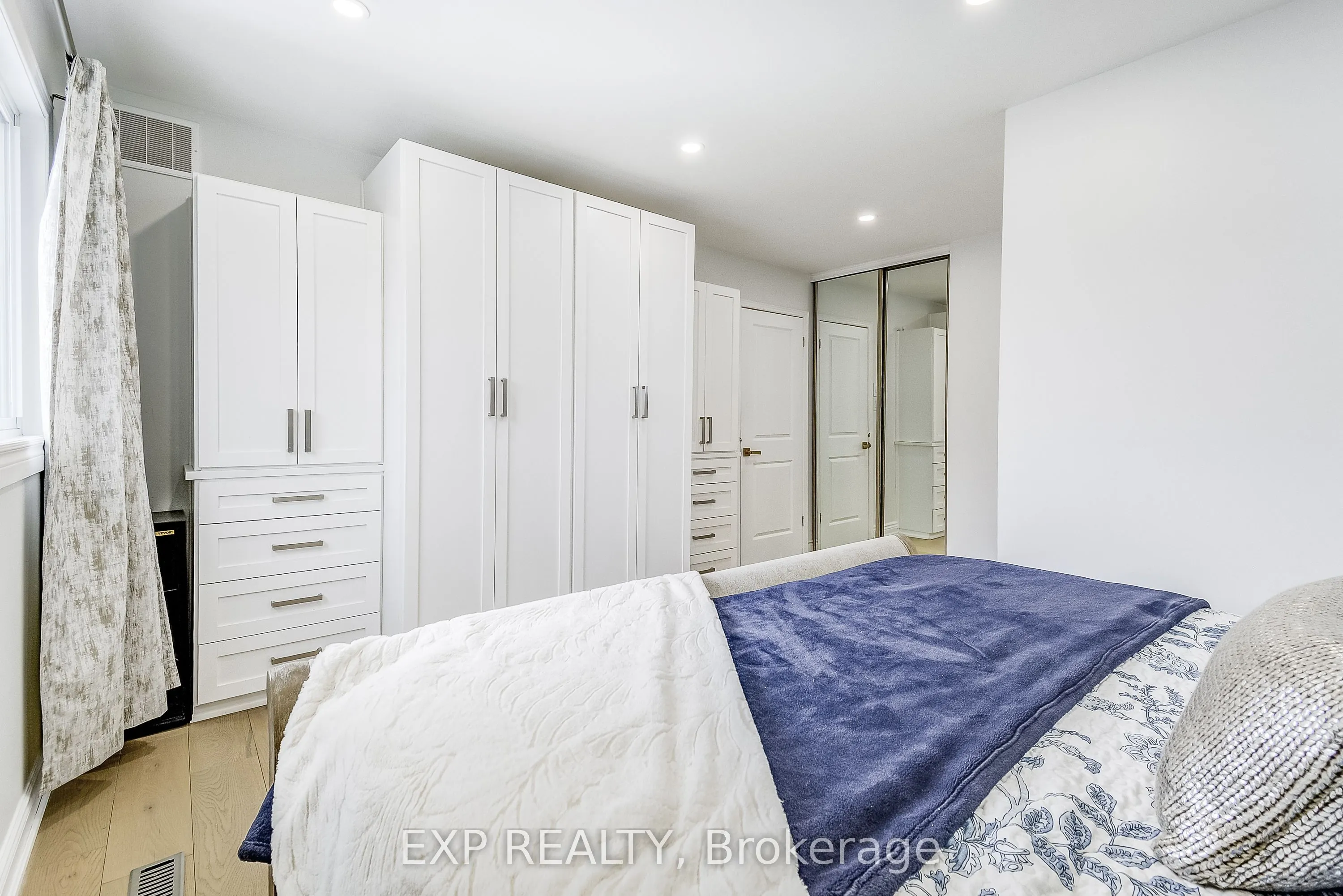 204 Sheraton Court