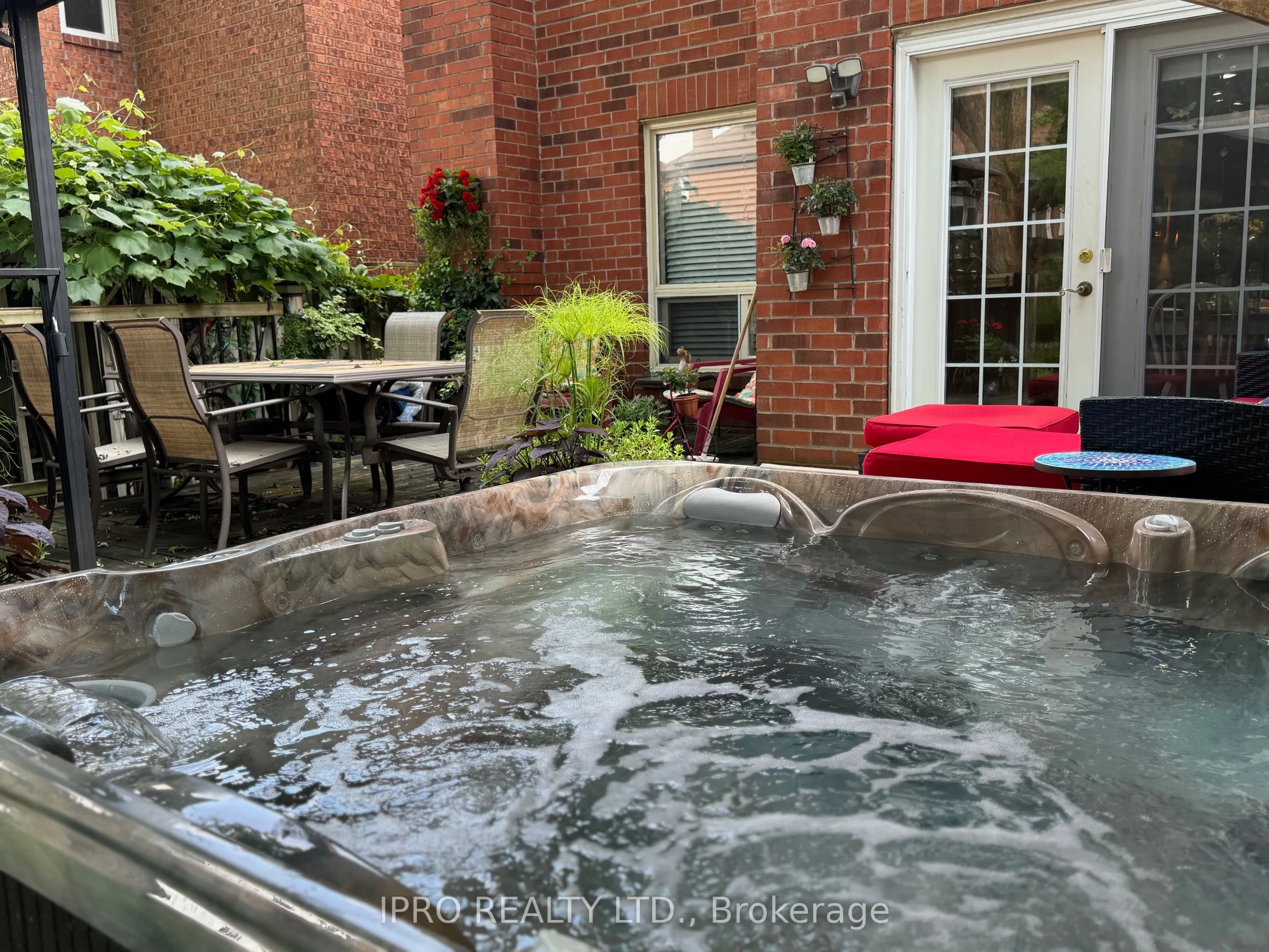 77 Lord Simcoe Drive
