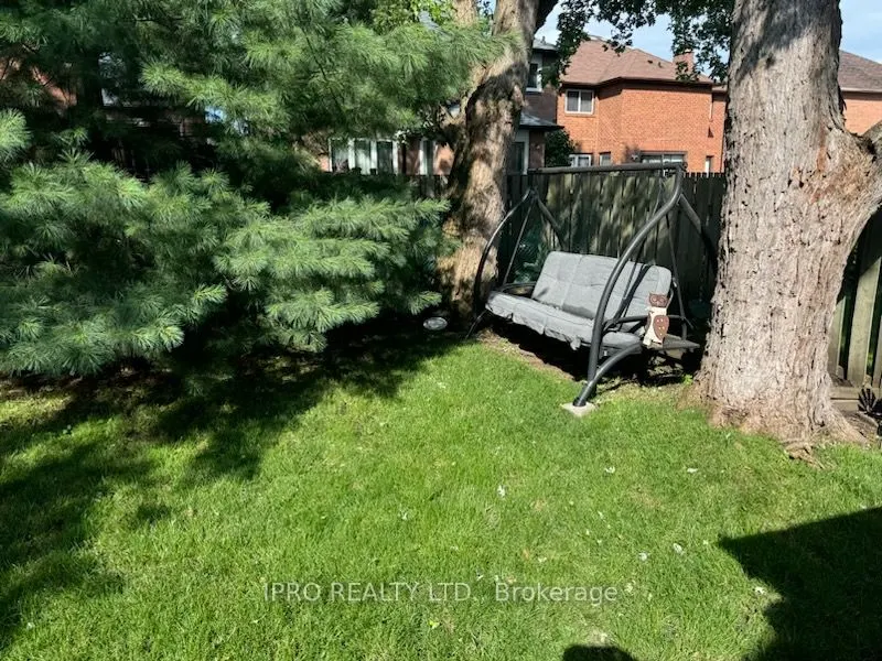 77 Lord Simcoe Drive