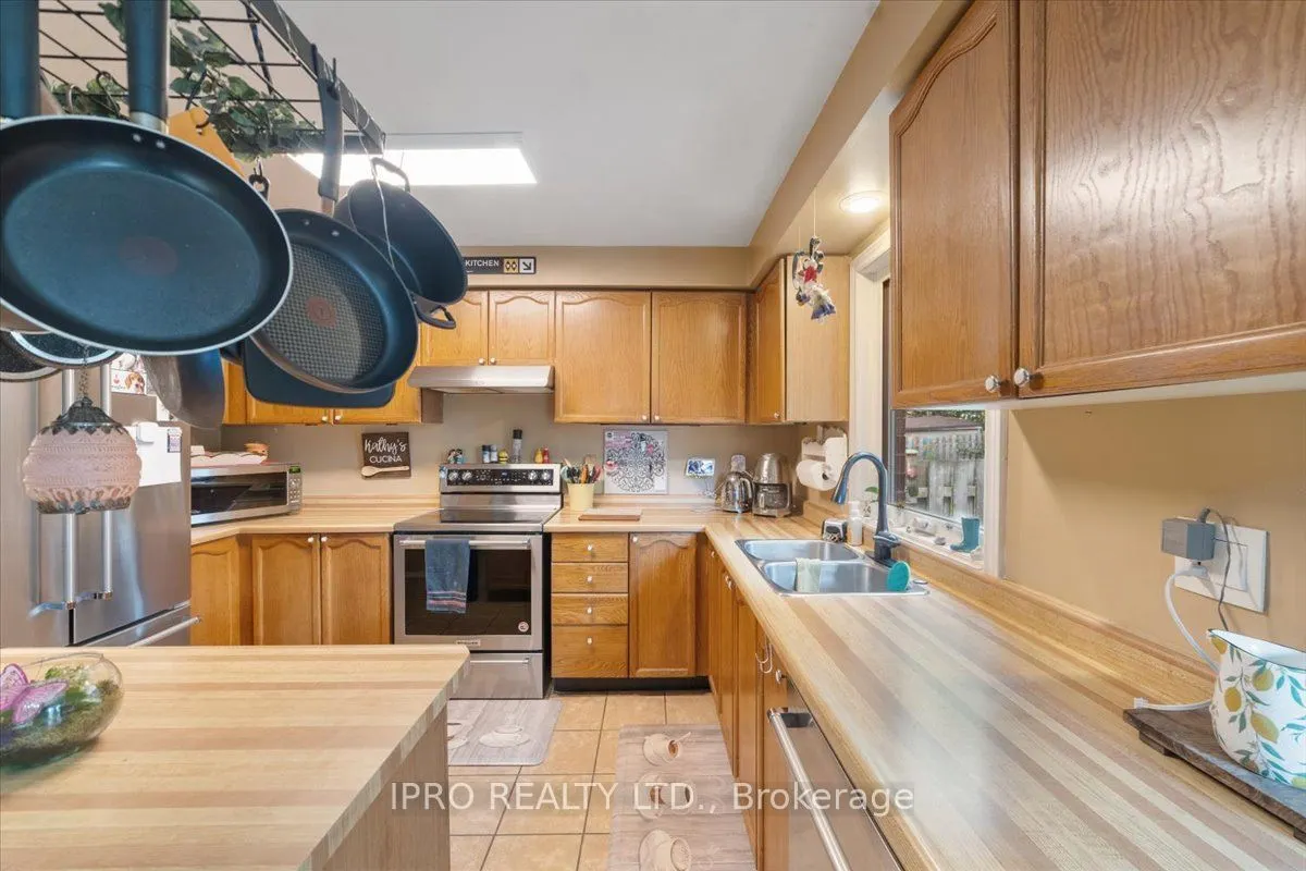 77 Lord Simcoe Drive