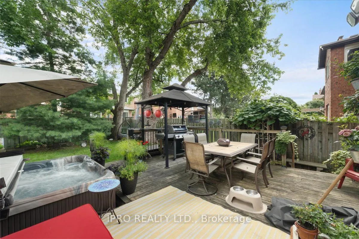 77 Lord Simcoe Drive