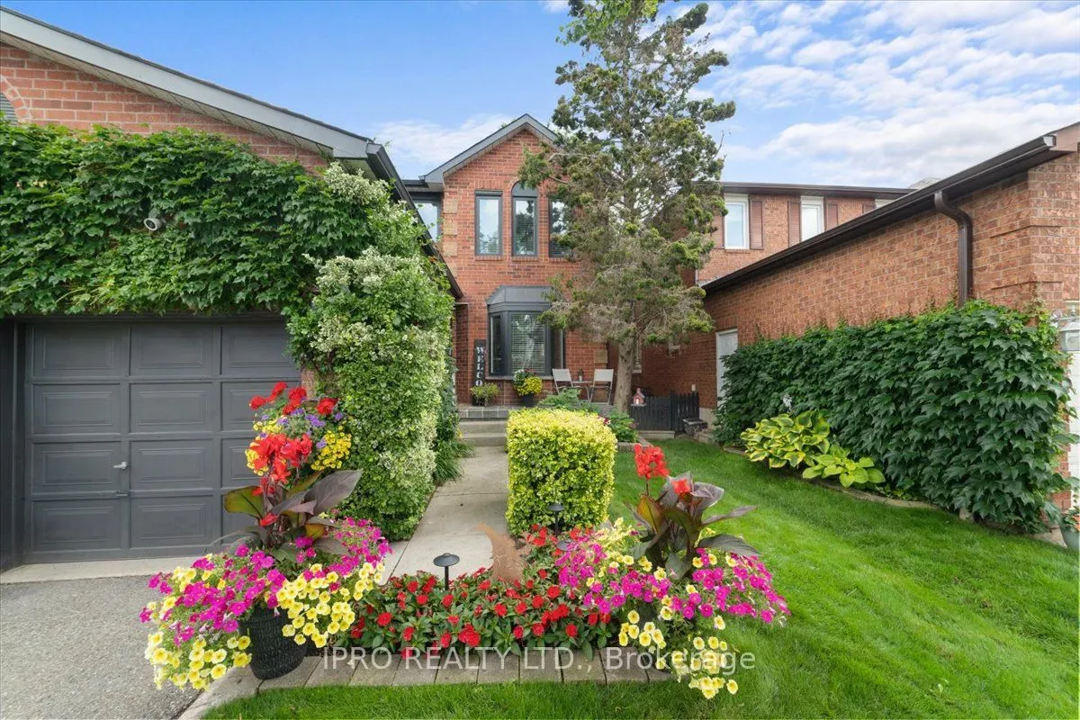 77 Lord Simcoe Drive