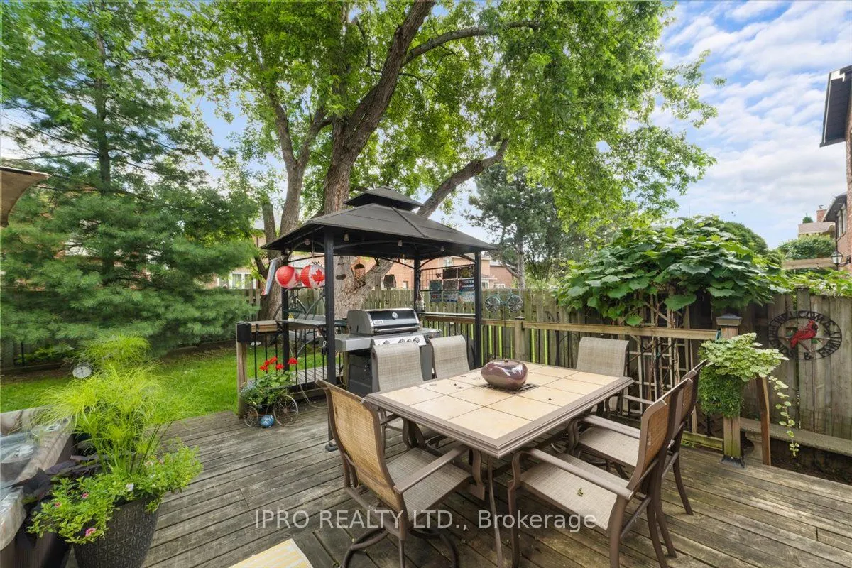 77 Lord Simcoe Drive