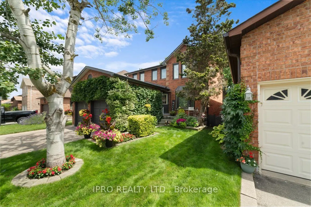 77 Lord Simcoe Drive