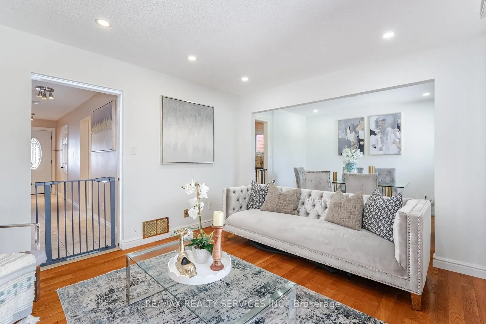 102 Richvale Drive N