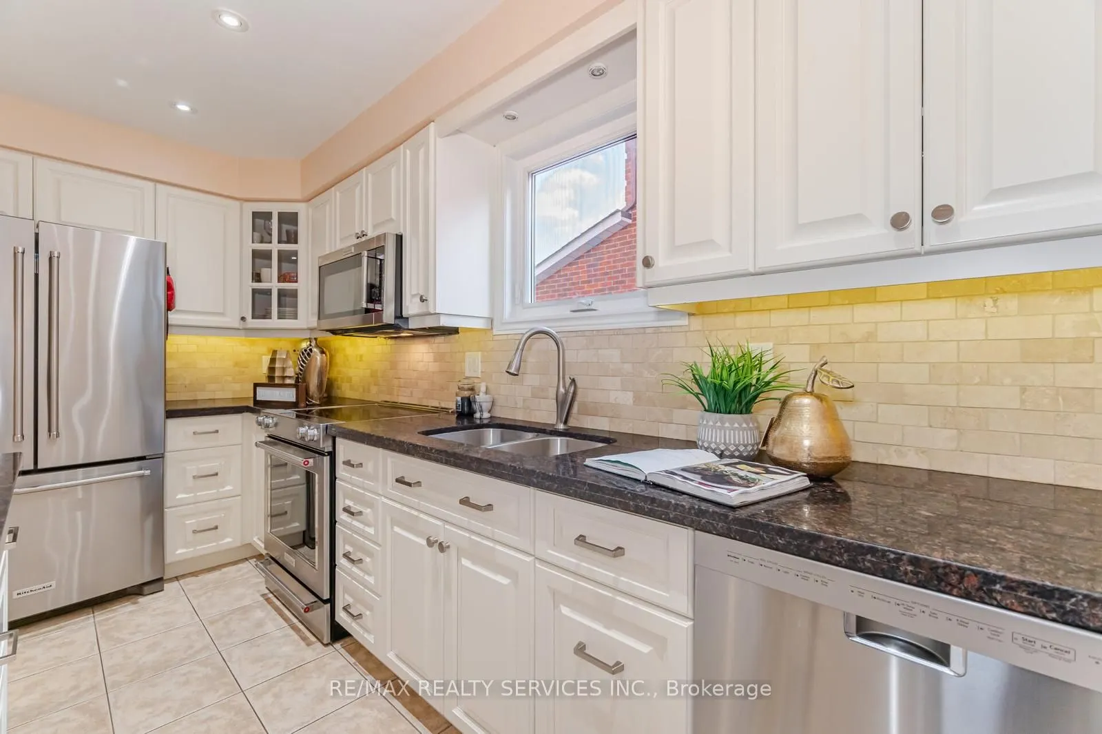 102 Richvale Drive N