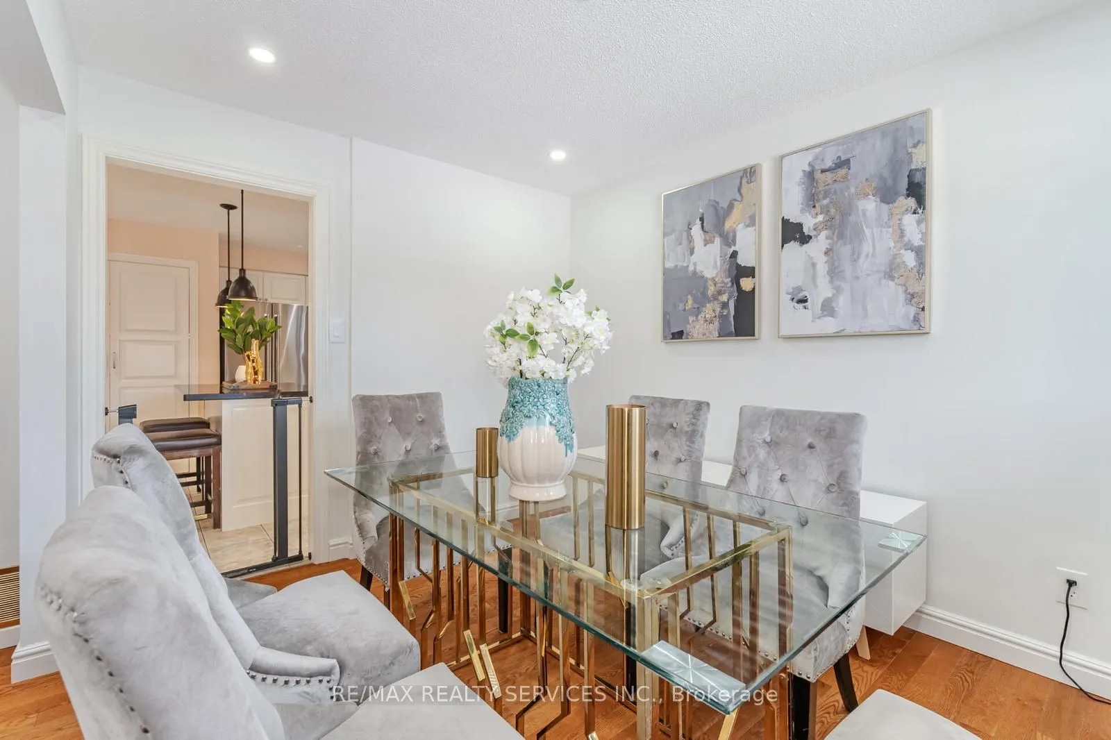102 Richvale Drive N