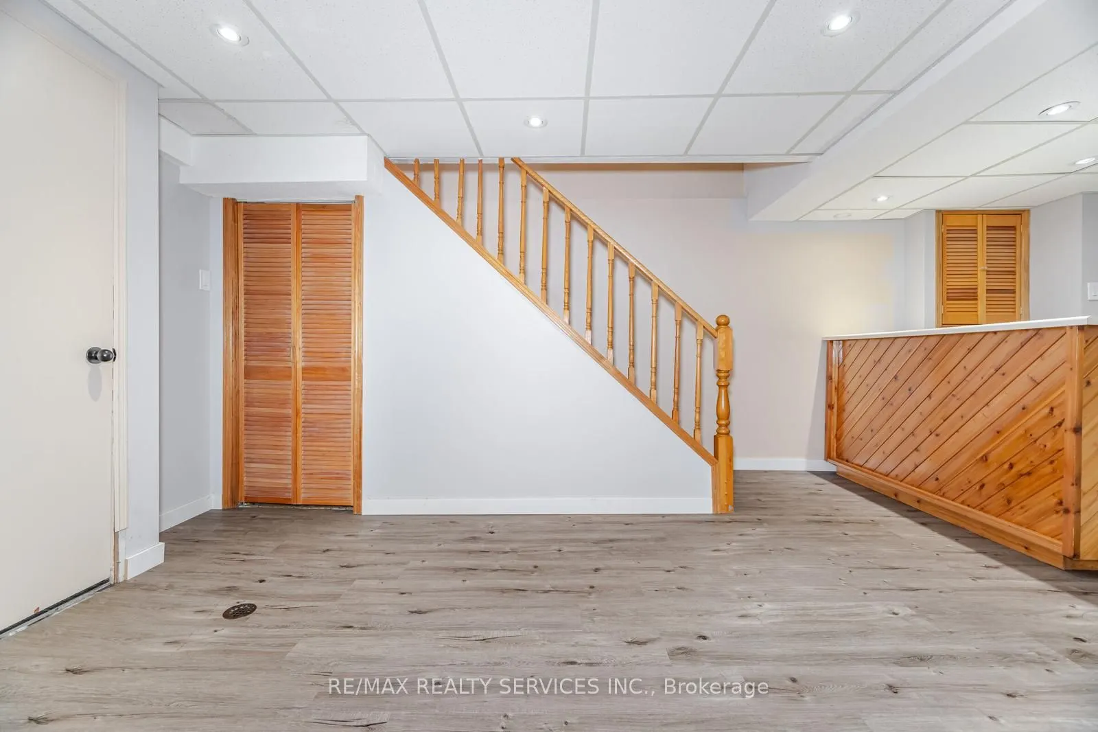 102 Richvale Drive N