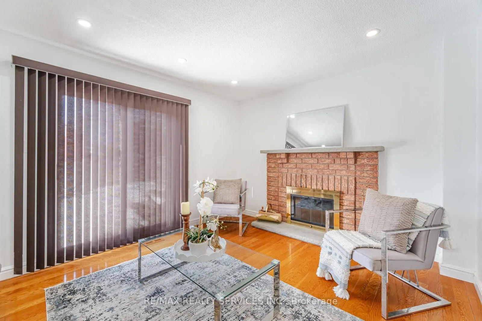 102 Richvale Drive N
