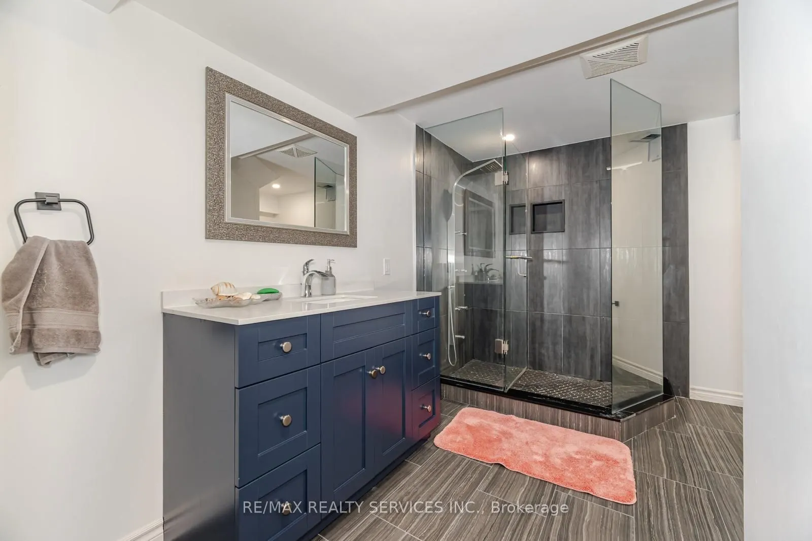 102 Richvale Drive N