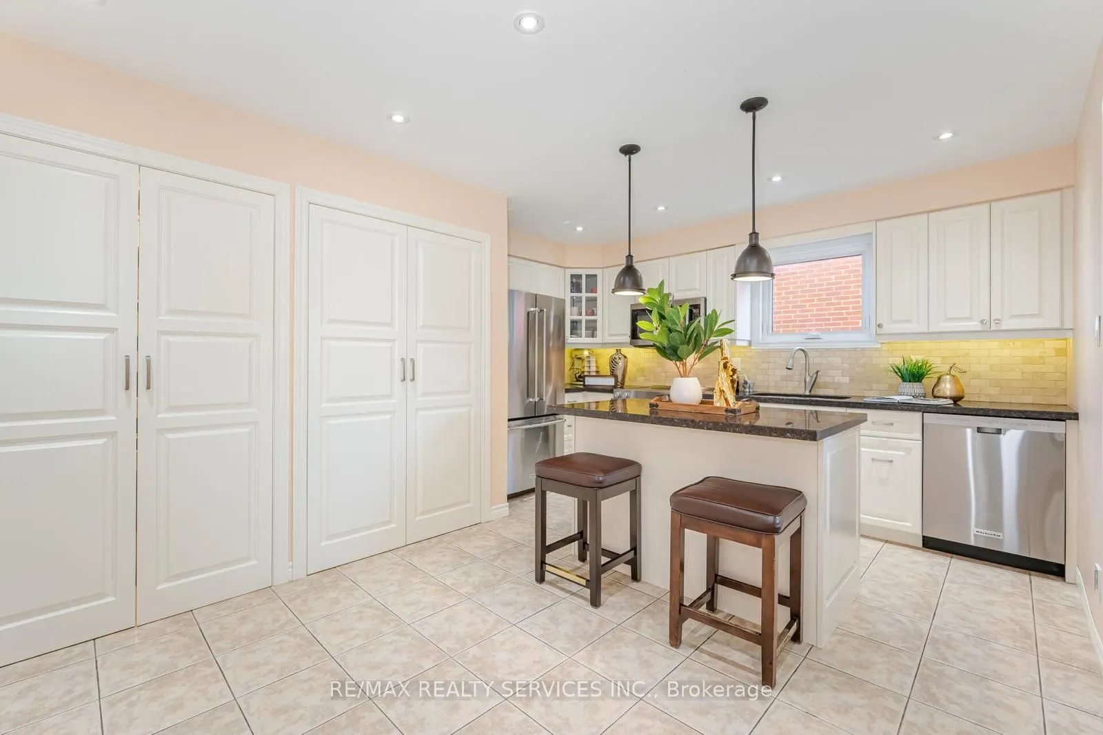 102 Richvale Drive N