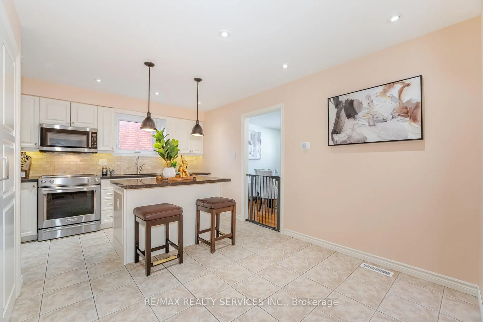 102 Richvale Drive N