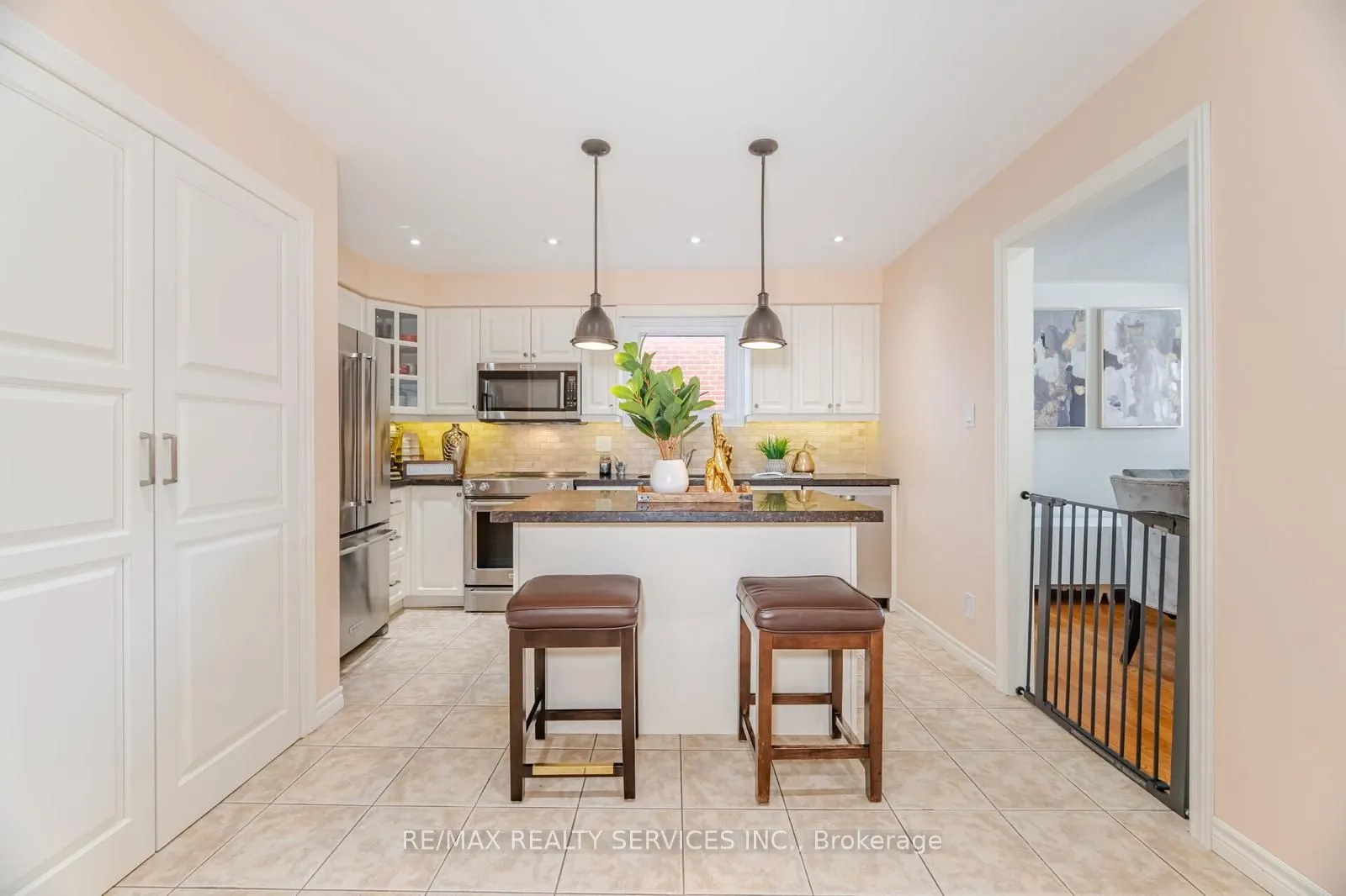 102 Richvale Drive N