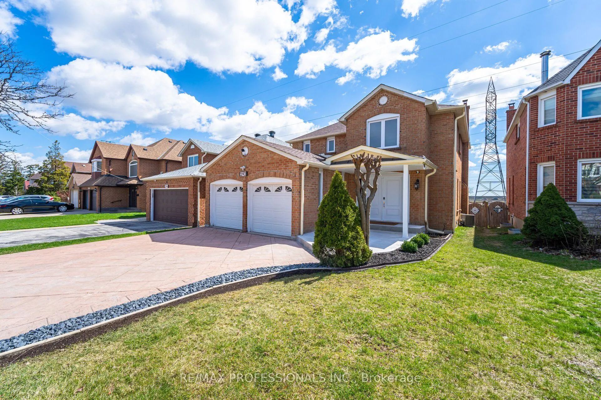 292 Laurentian Avenue
