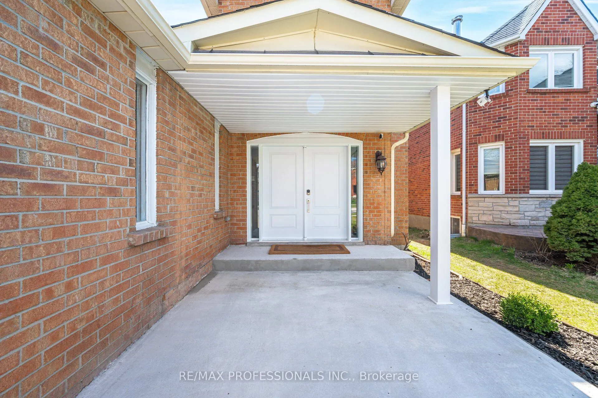 292 Laurentian Avenue