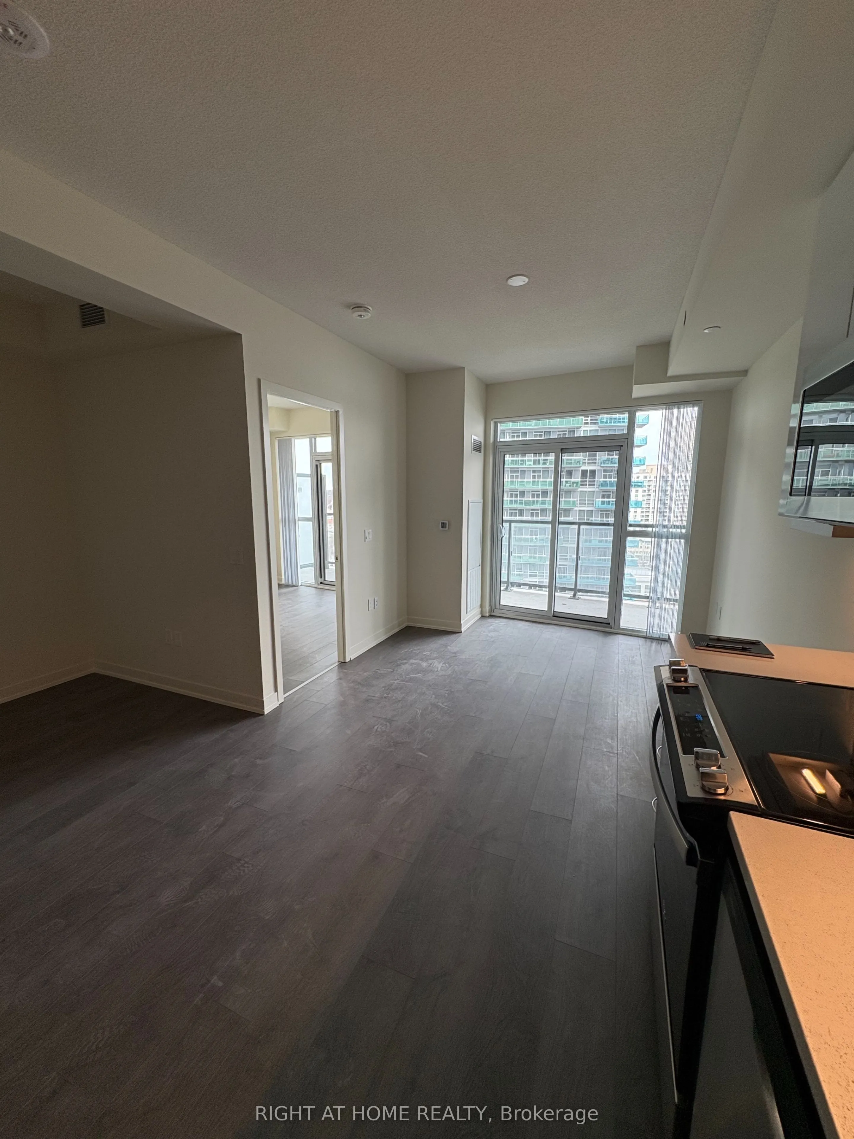 38 Annie Craig Drive S, #1212