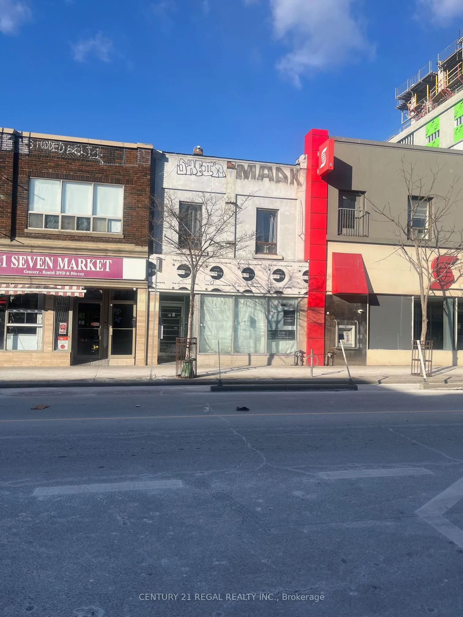 998 Bloor Street W