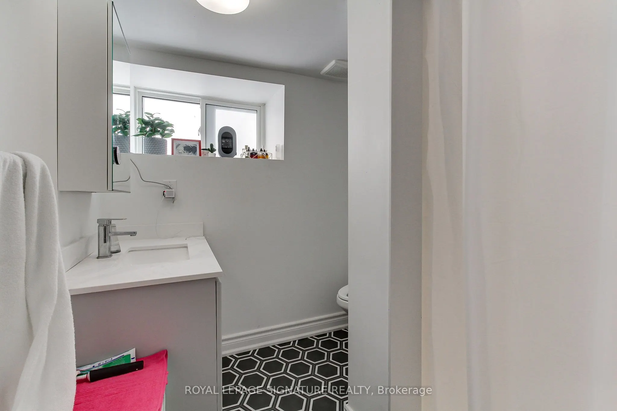 1267 King Street W