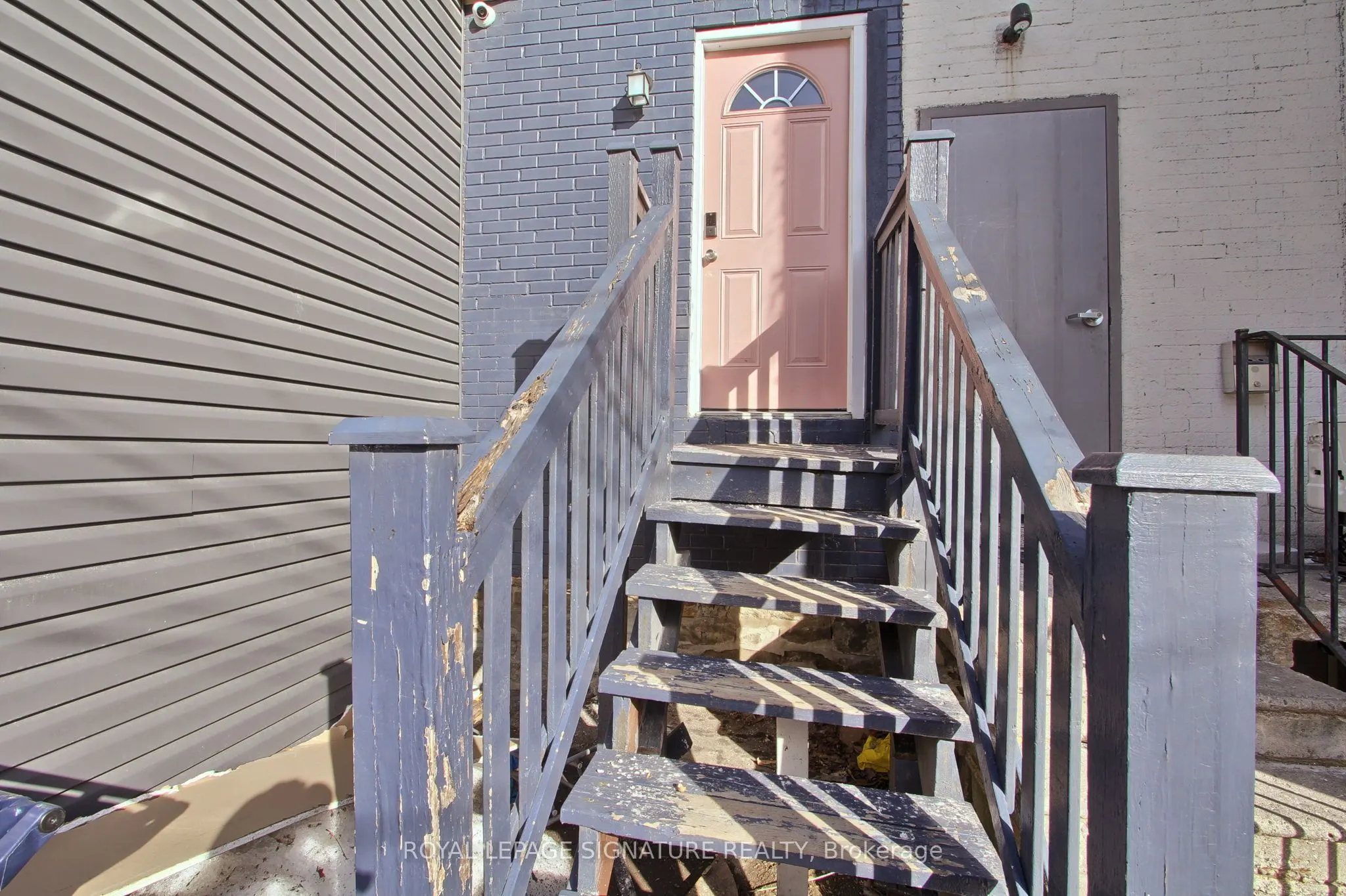 1267 King Street W