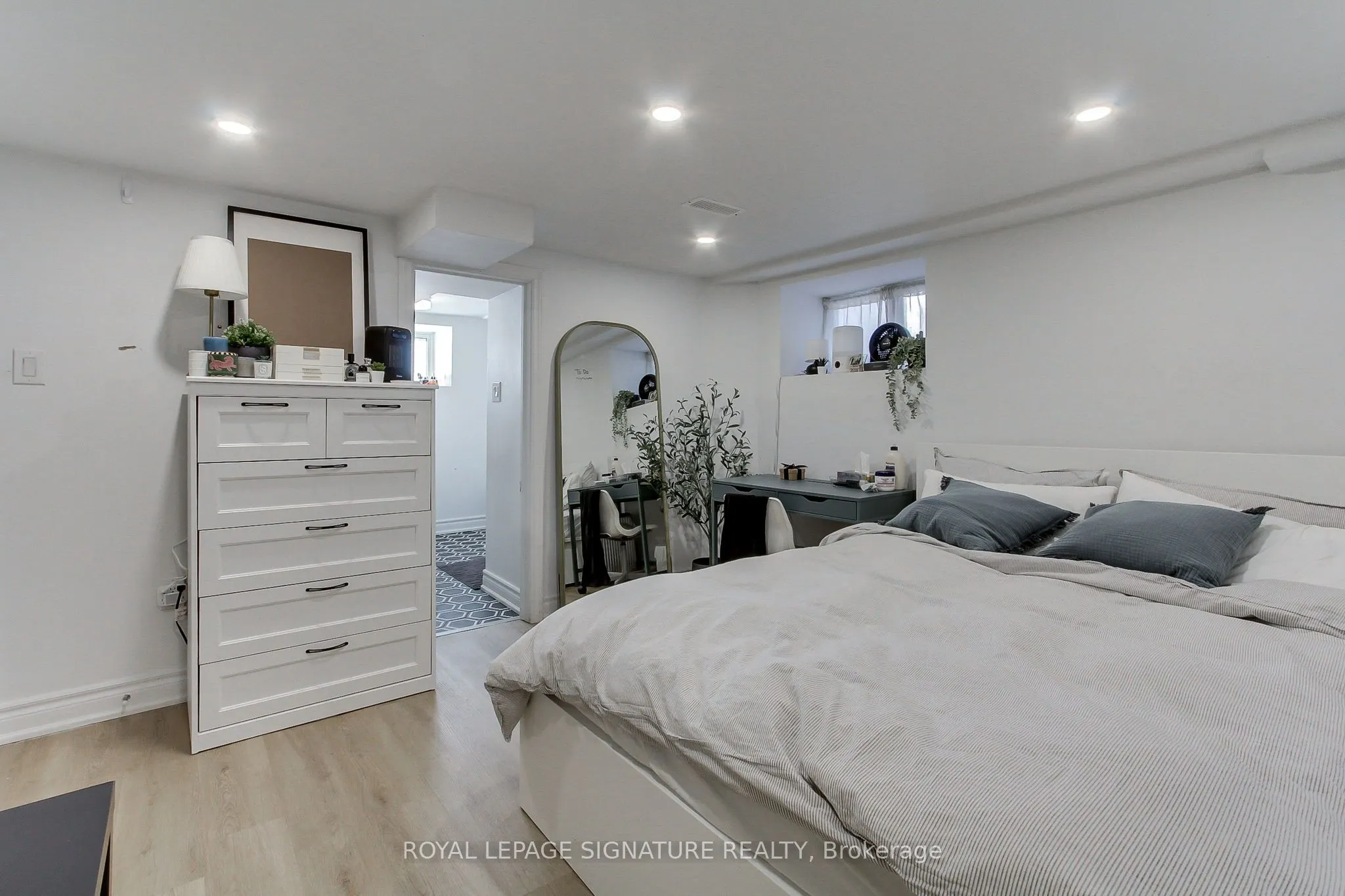 1267 King Street W