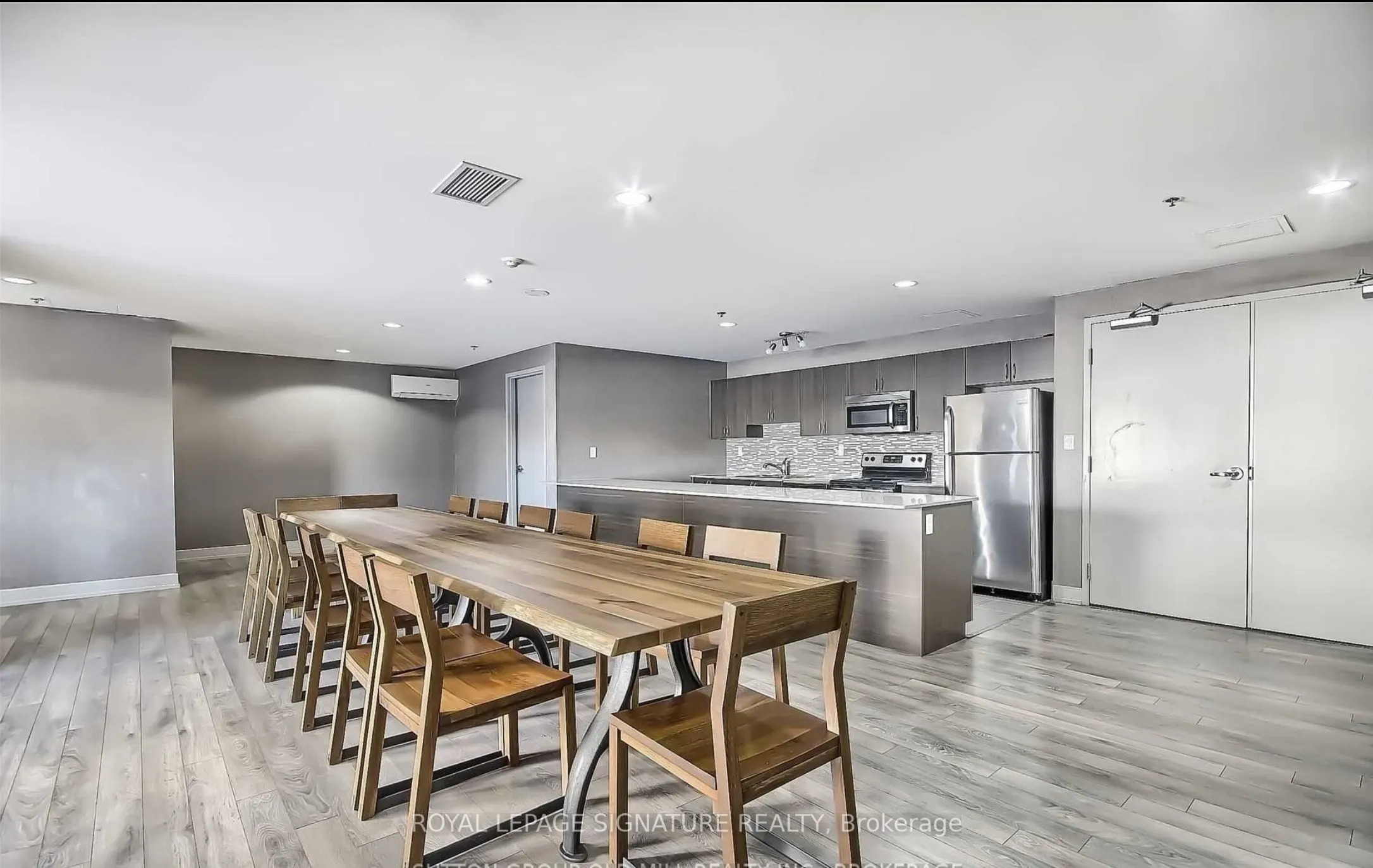 816 Lansdowne Avenue, #115