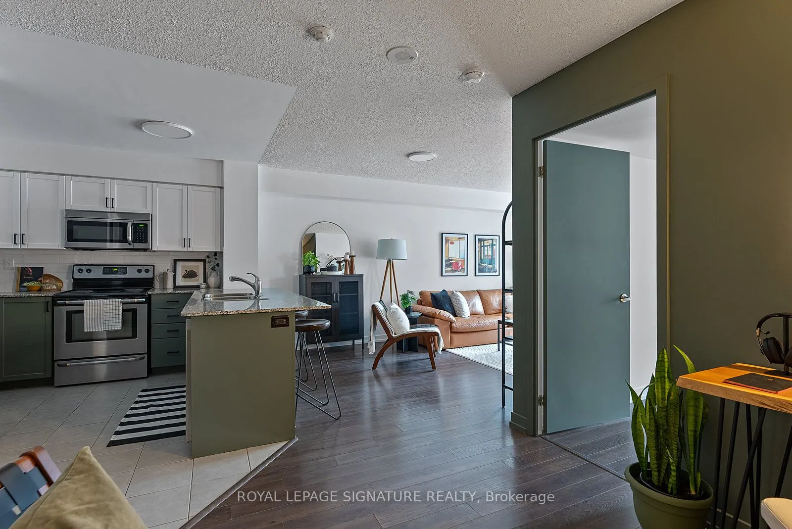 816 Lansdowne Avenue, #115