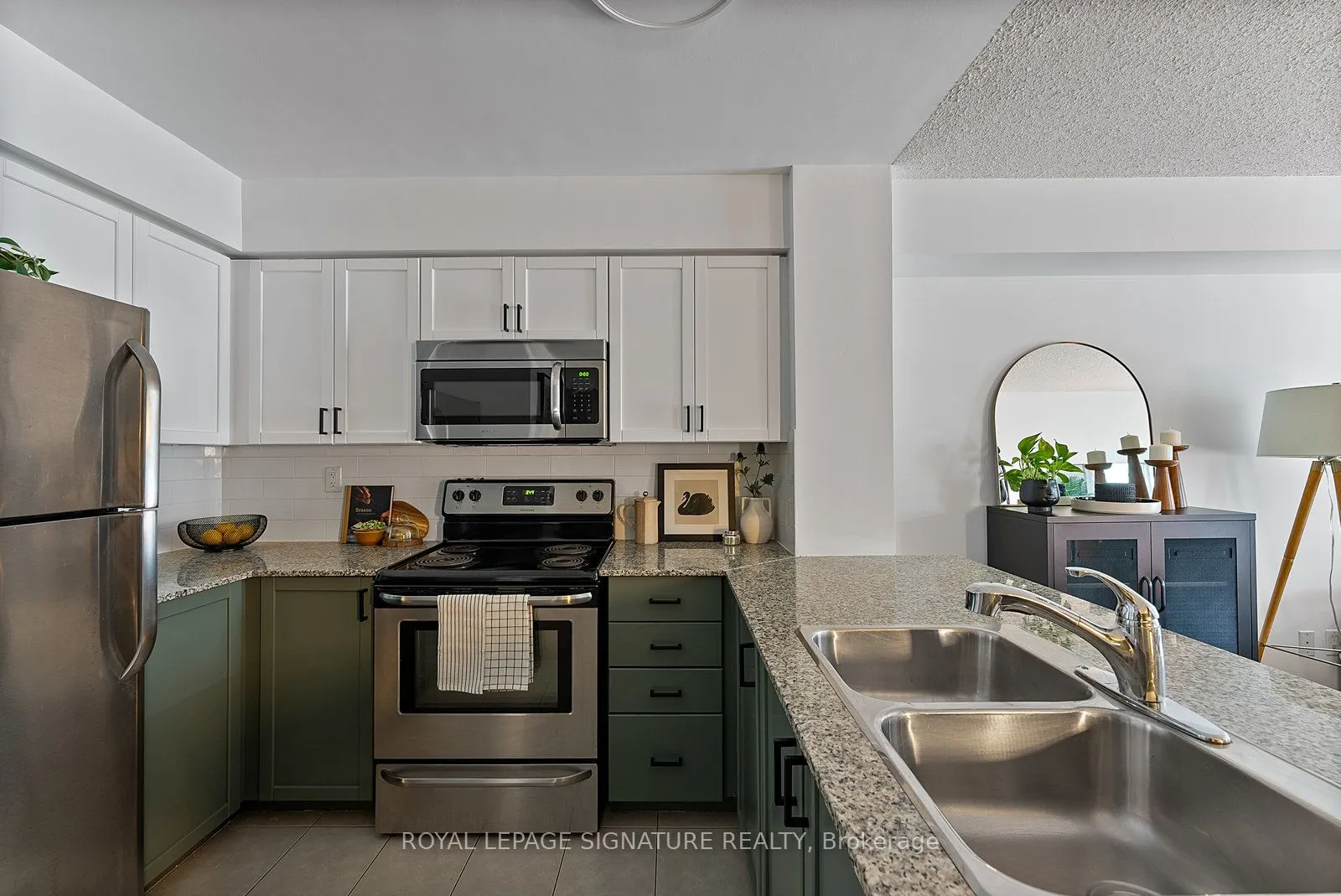 816 Lansdowne Avenue, #115