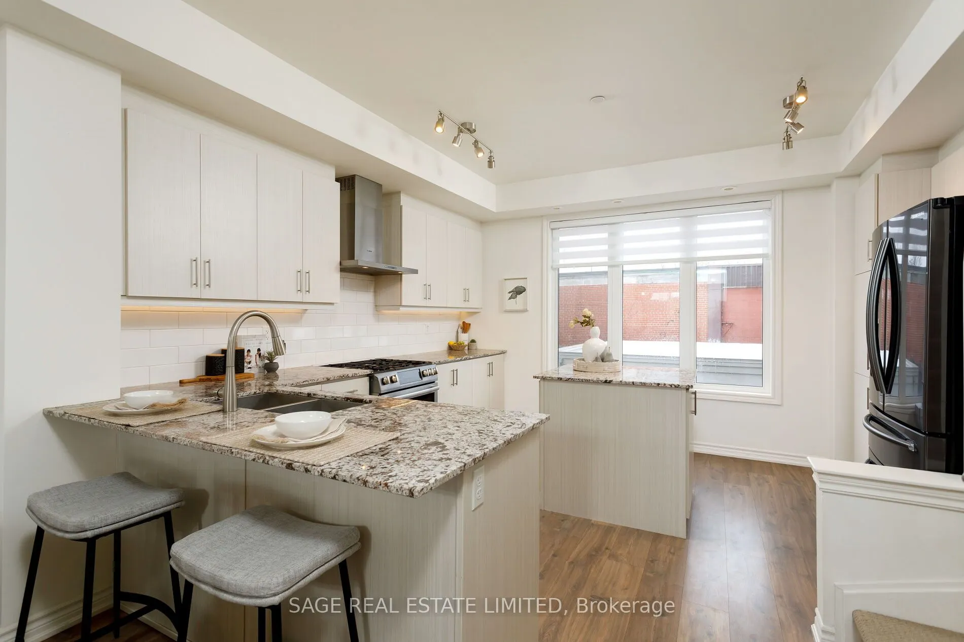 80 Eastwood Park Gardens, #10
