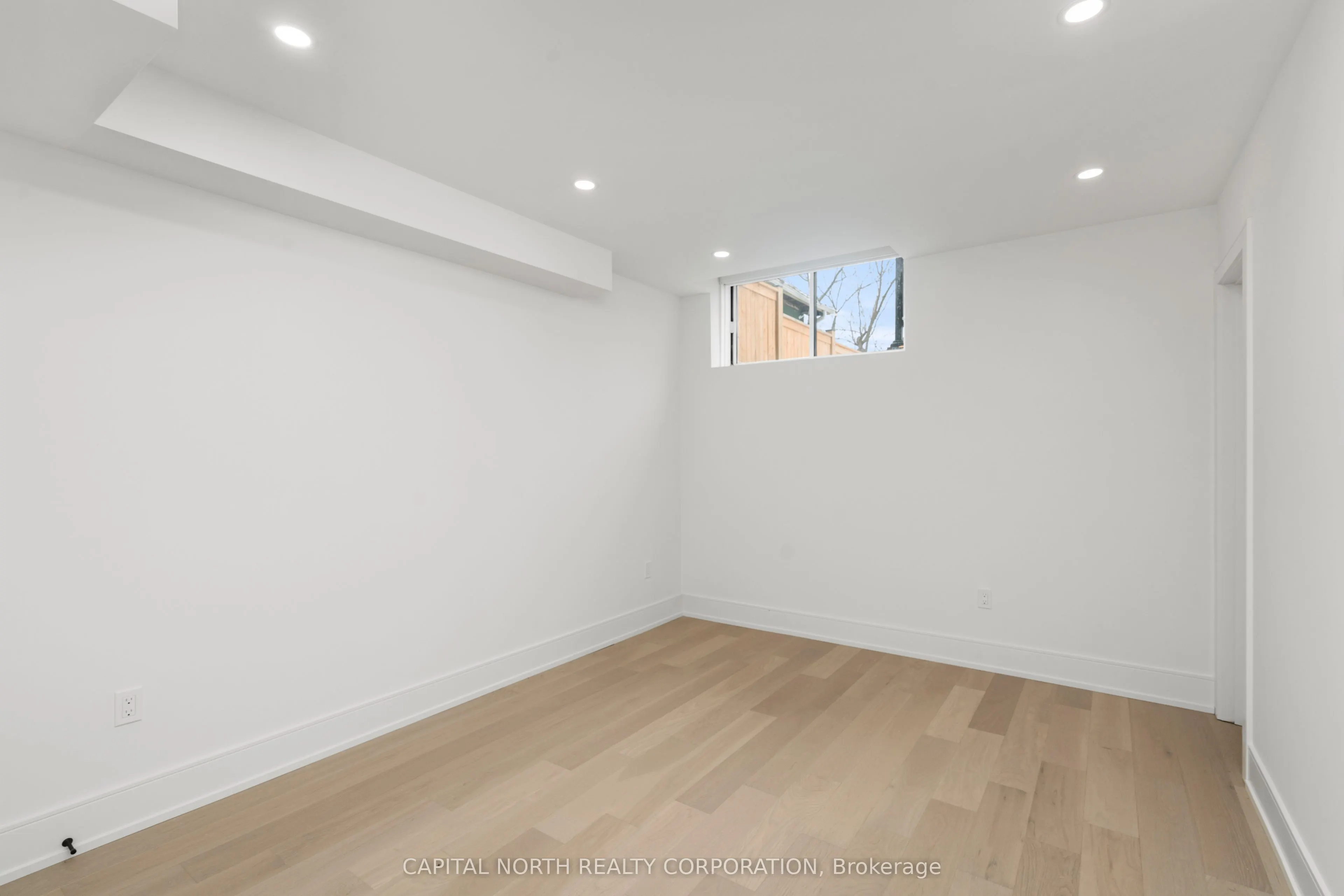 1076 Roosevelt Road