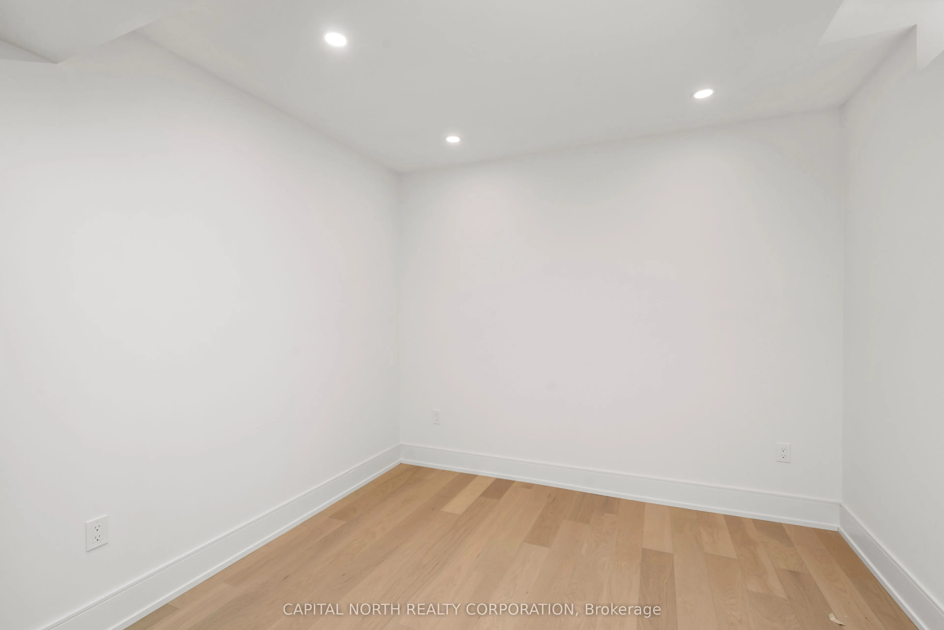 1076 Roosevelt Road