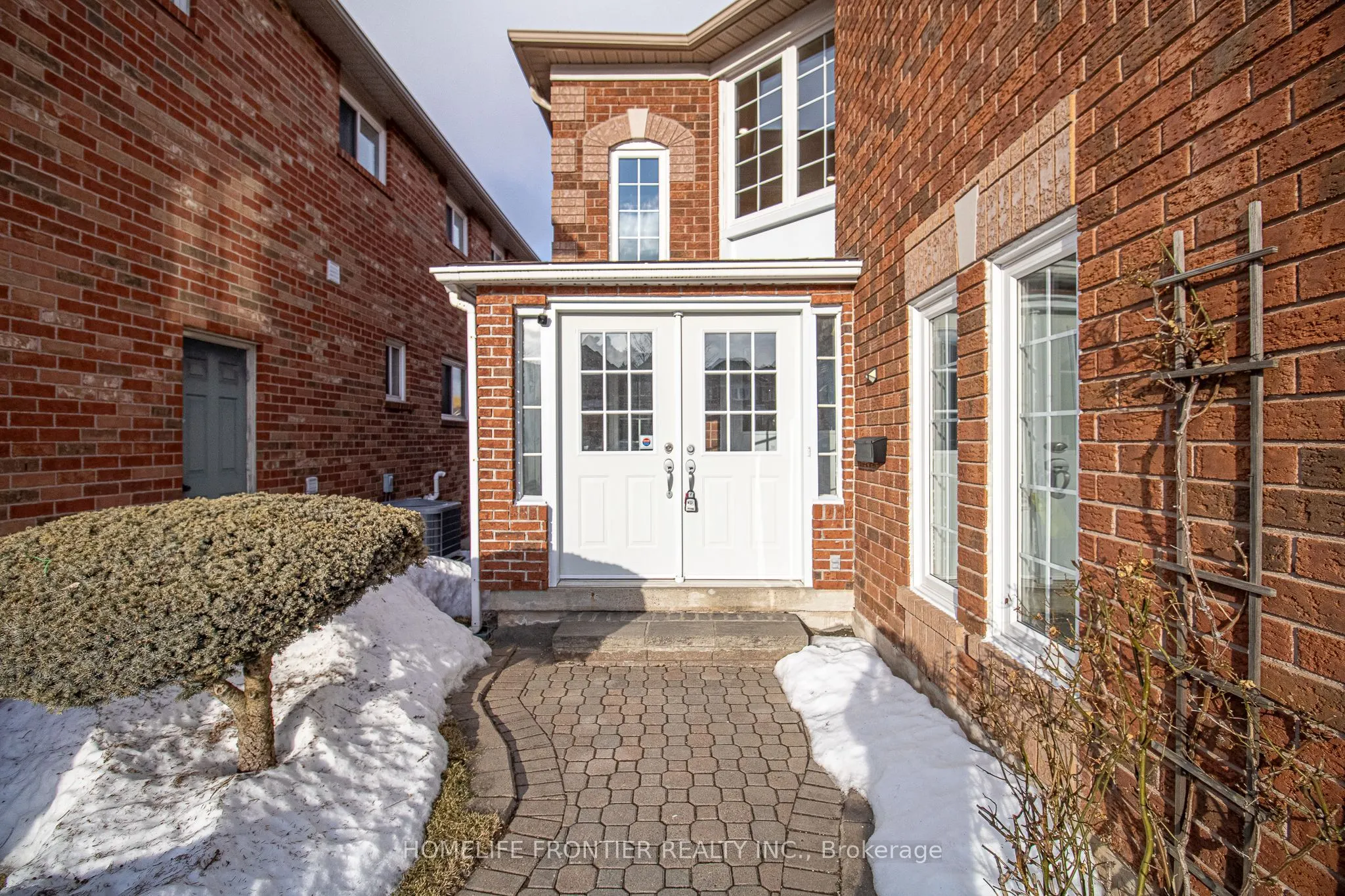 2442 Yorktown Circle