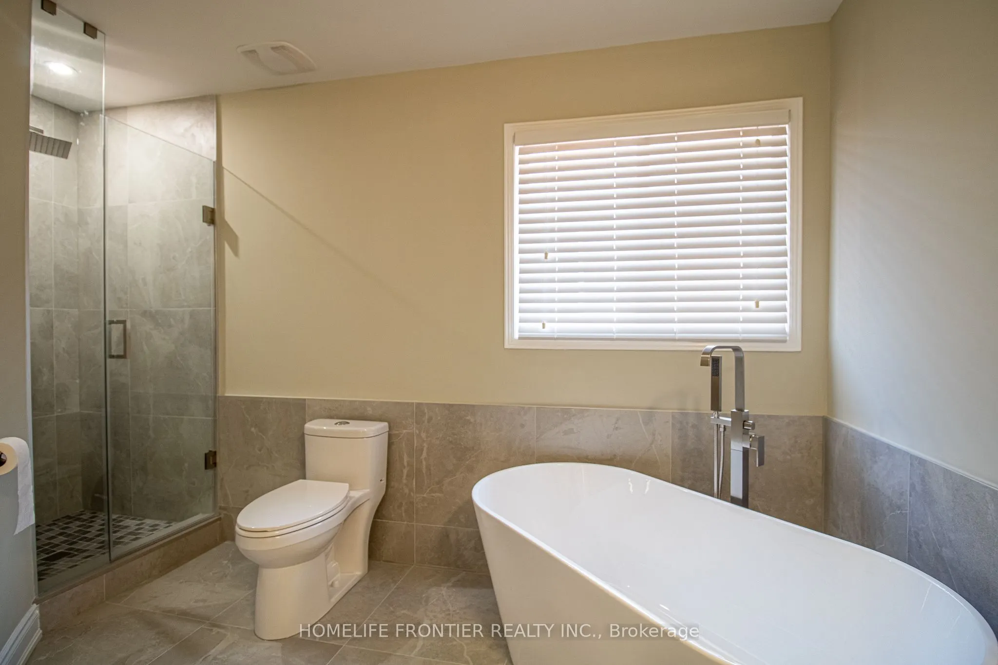 2442 Yorktown Circle