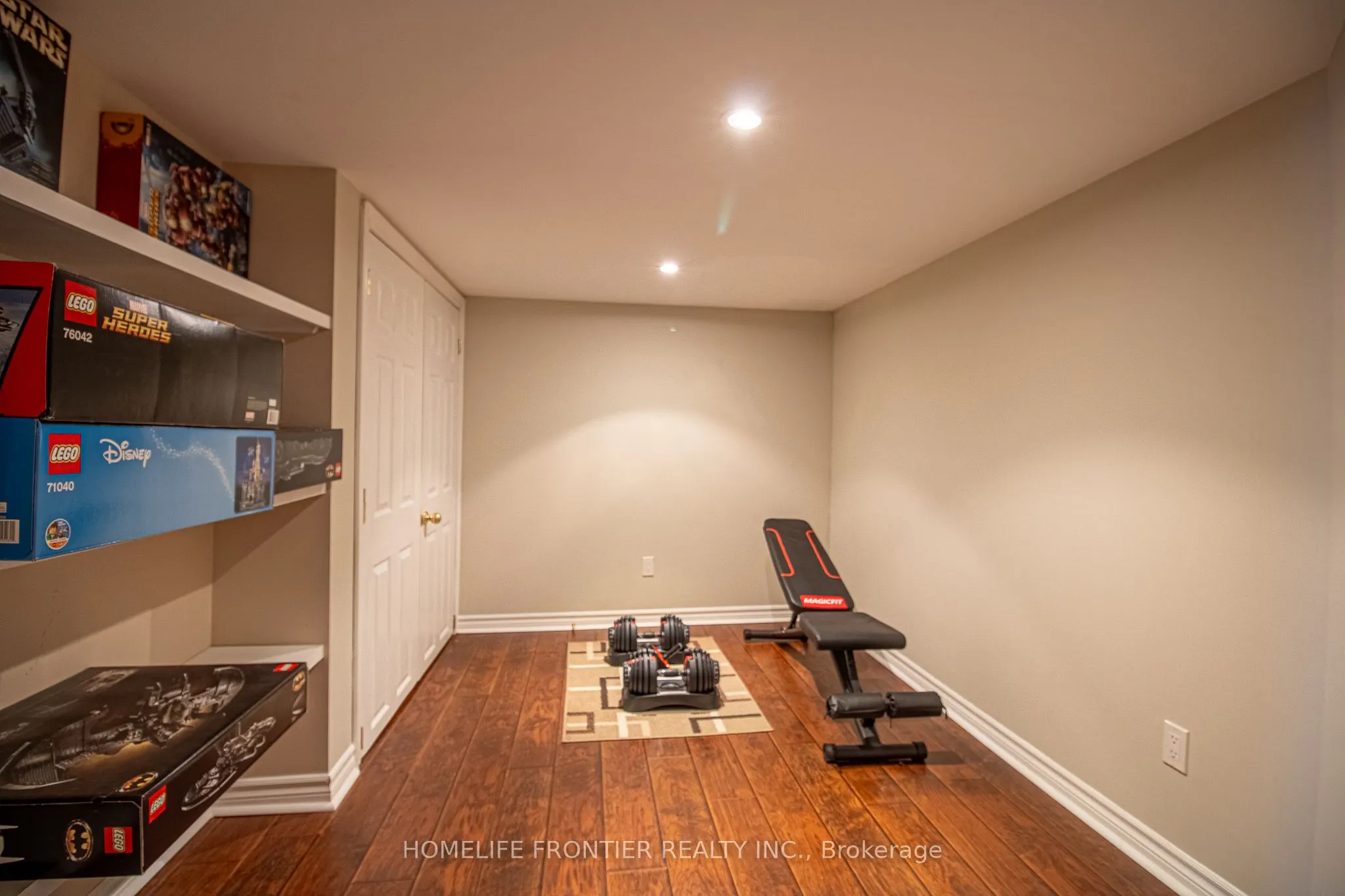 2442 Yorktown Circle
