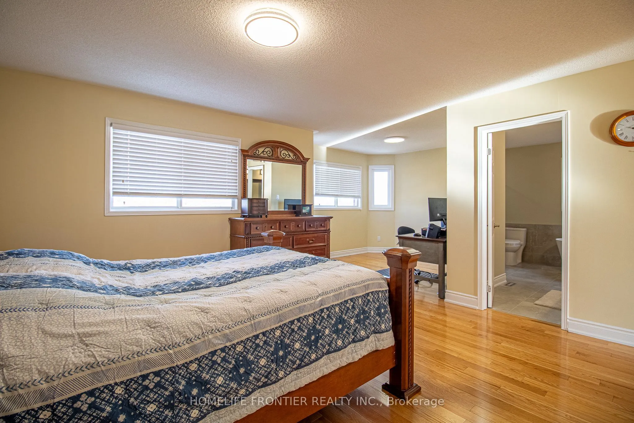 2442 Yorktown Circle