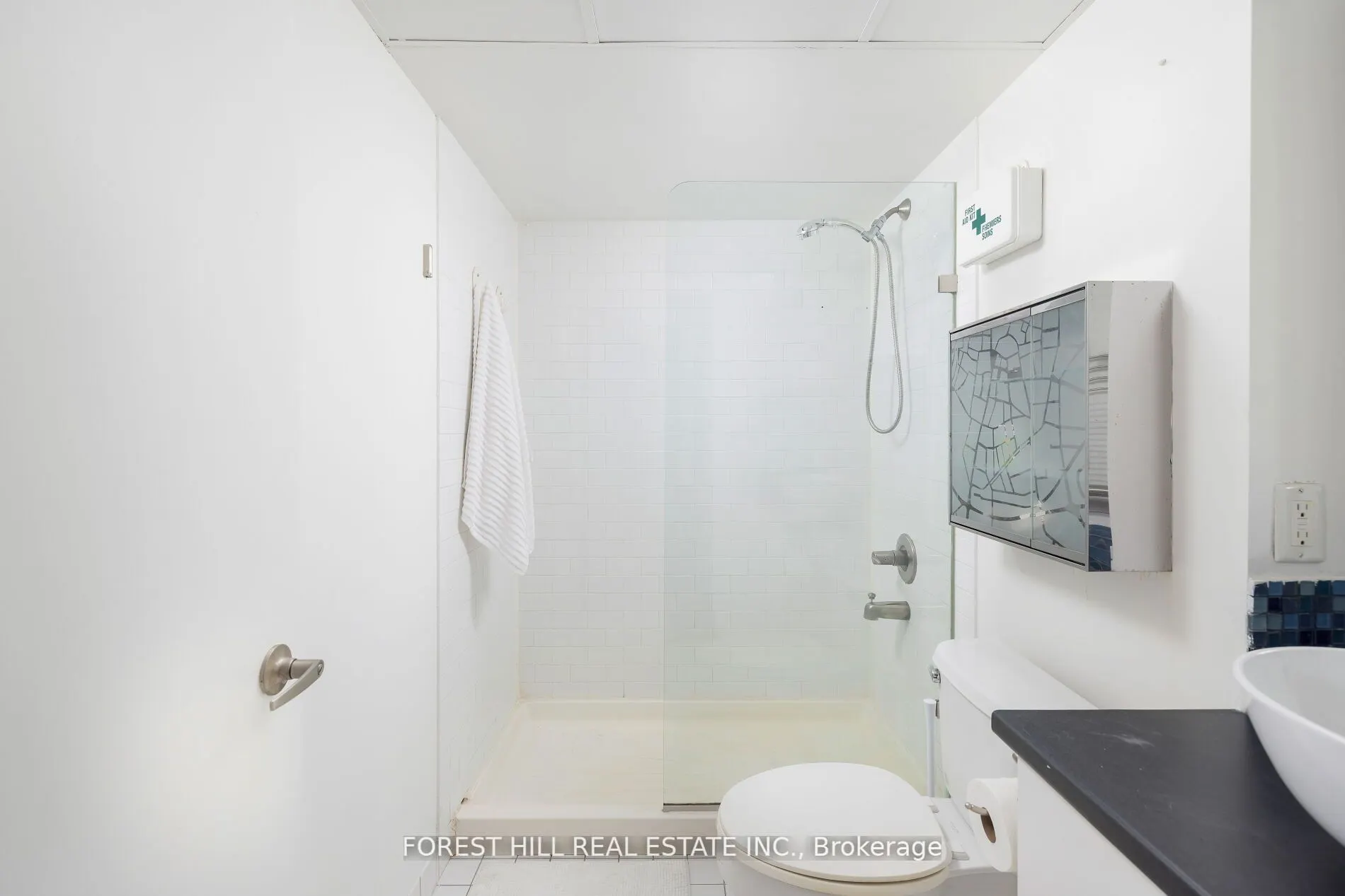 2154 Dundas Street W #105