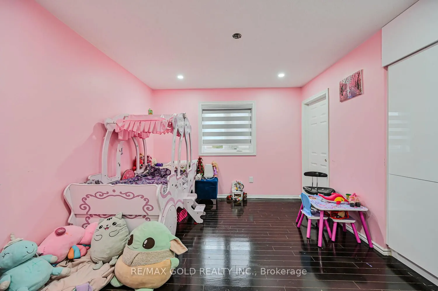 247 Cresthaven Road