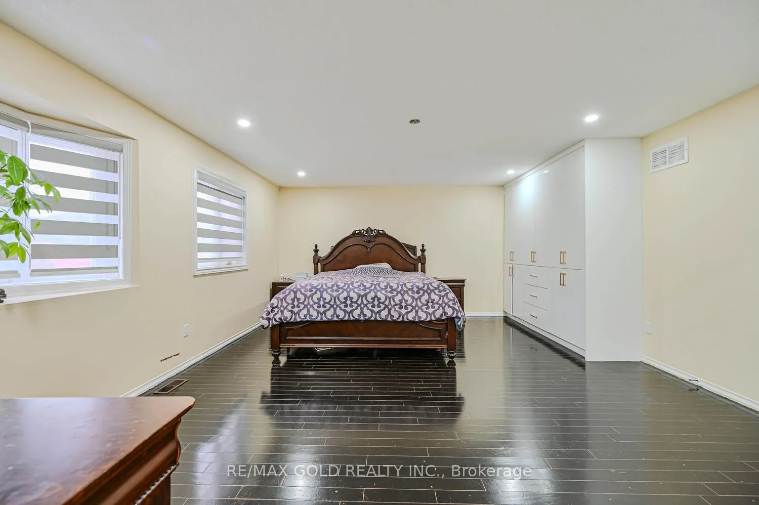 247 Cresthaven Road