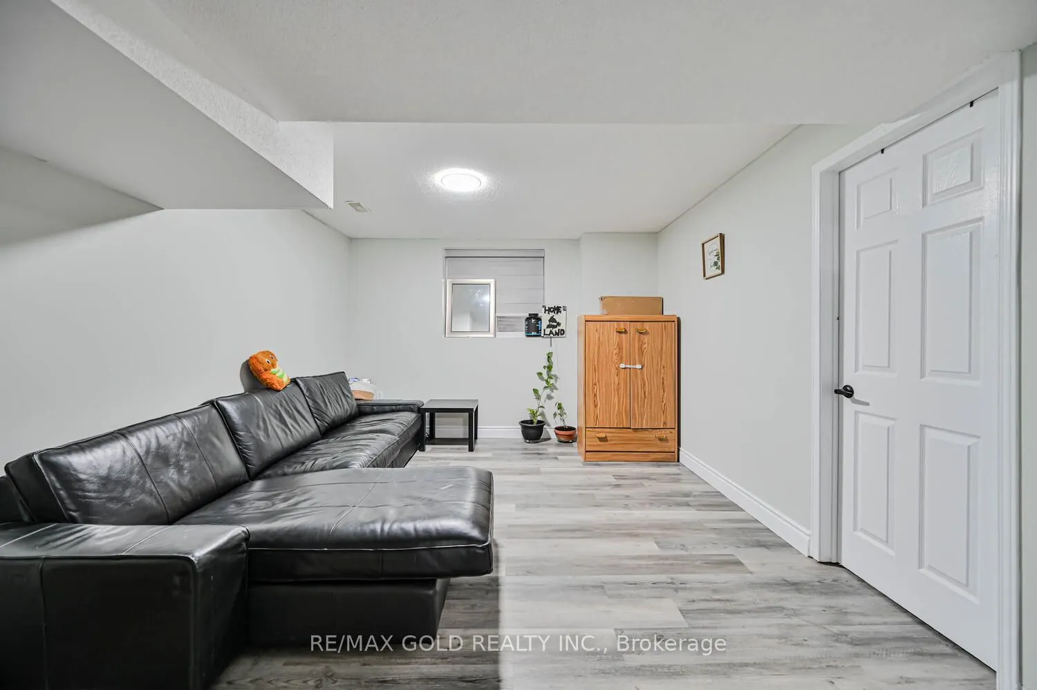 247 Cresthaven Road