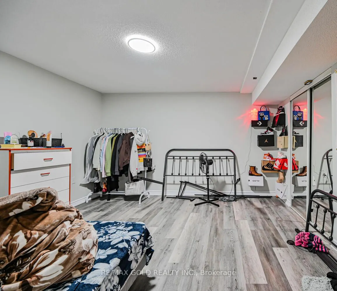 247 Cresthaven Road