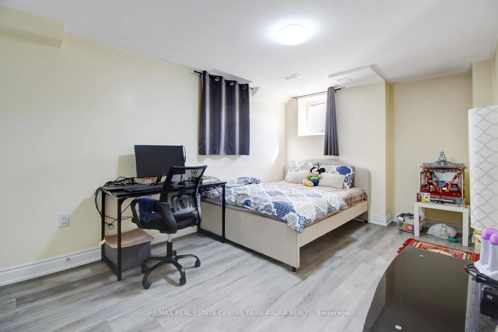 38 Rosewell Crescent