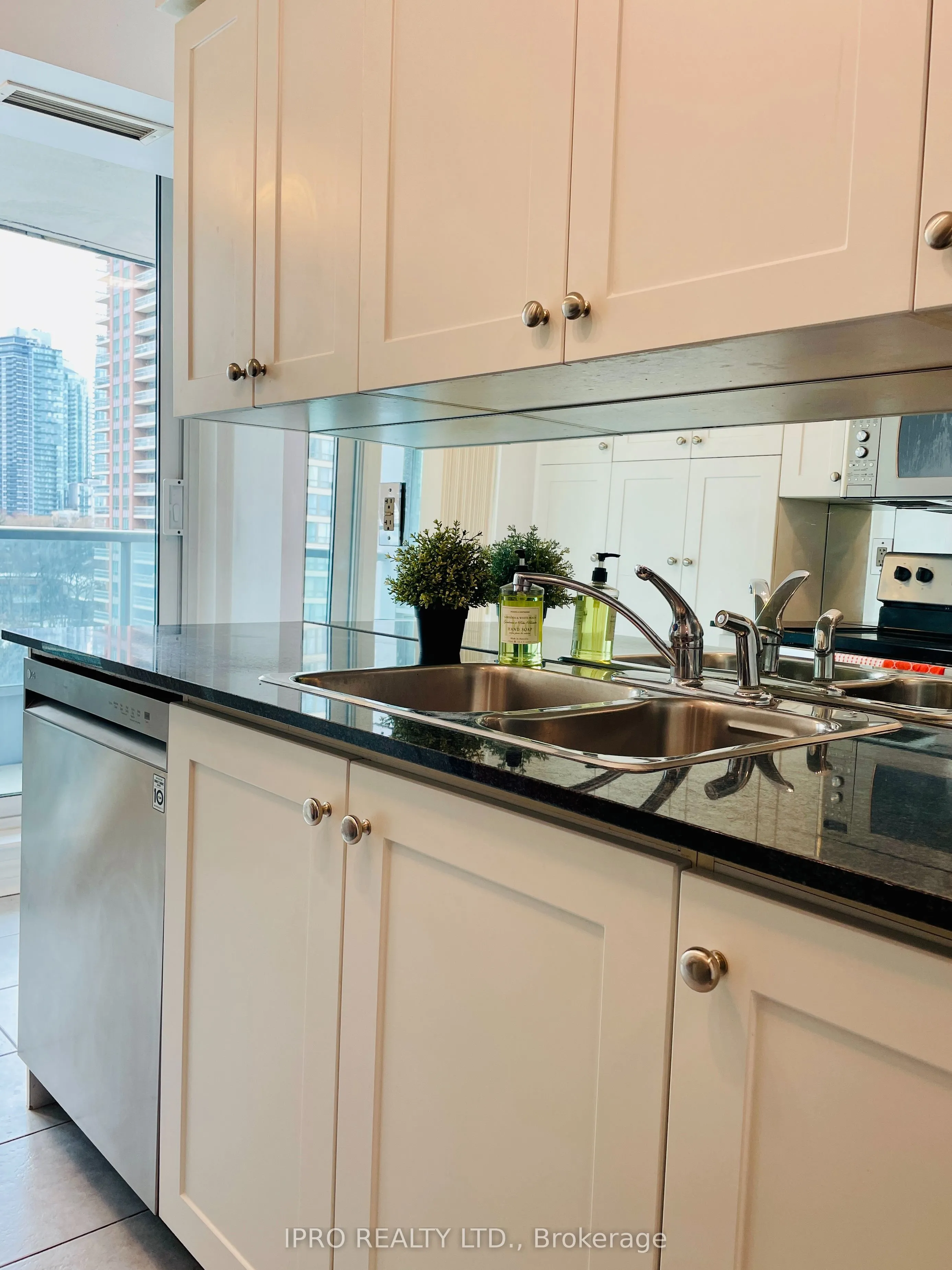 1 Elm Drive W, #908