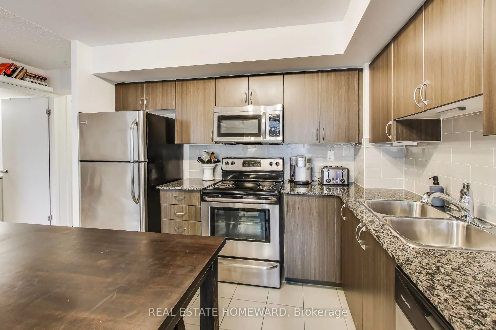 816 Lansdowne Avenue #406