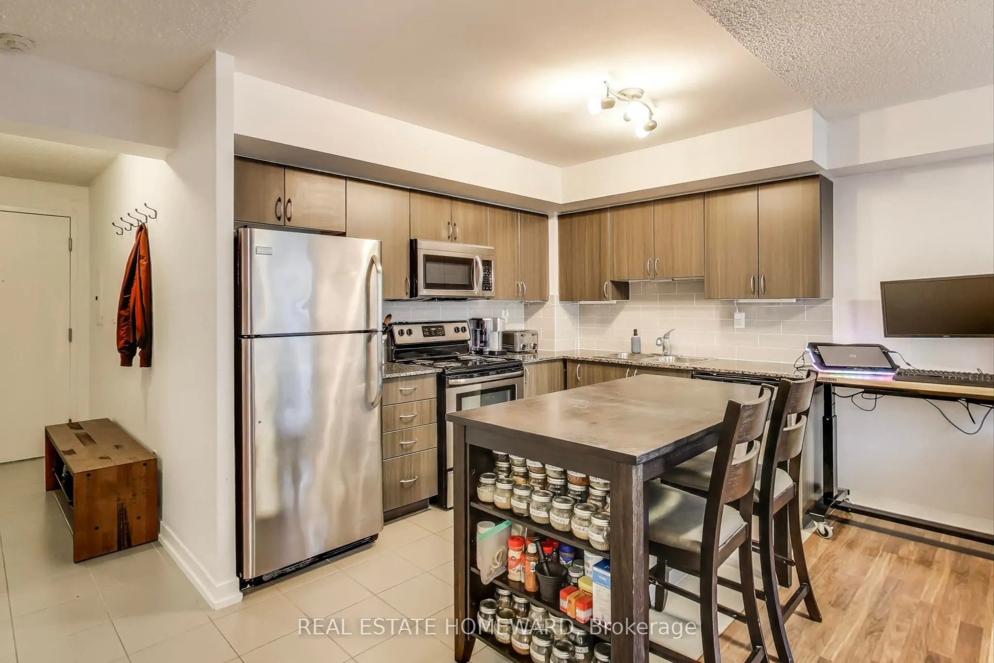 816 Lansdowne Avenue #406
