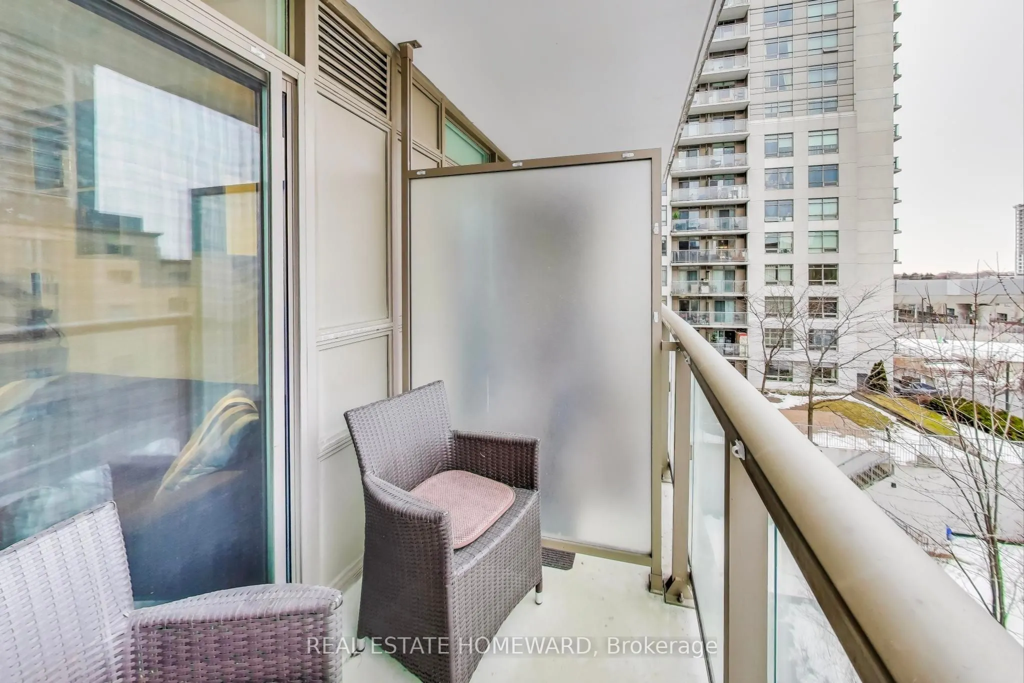 816 Lansdowne Avenue #406
